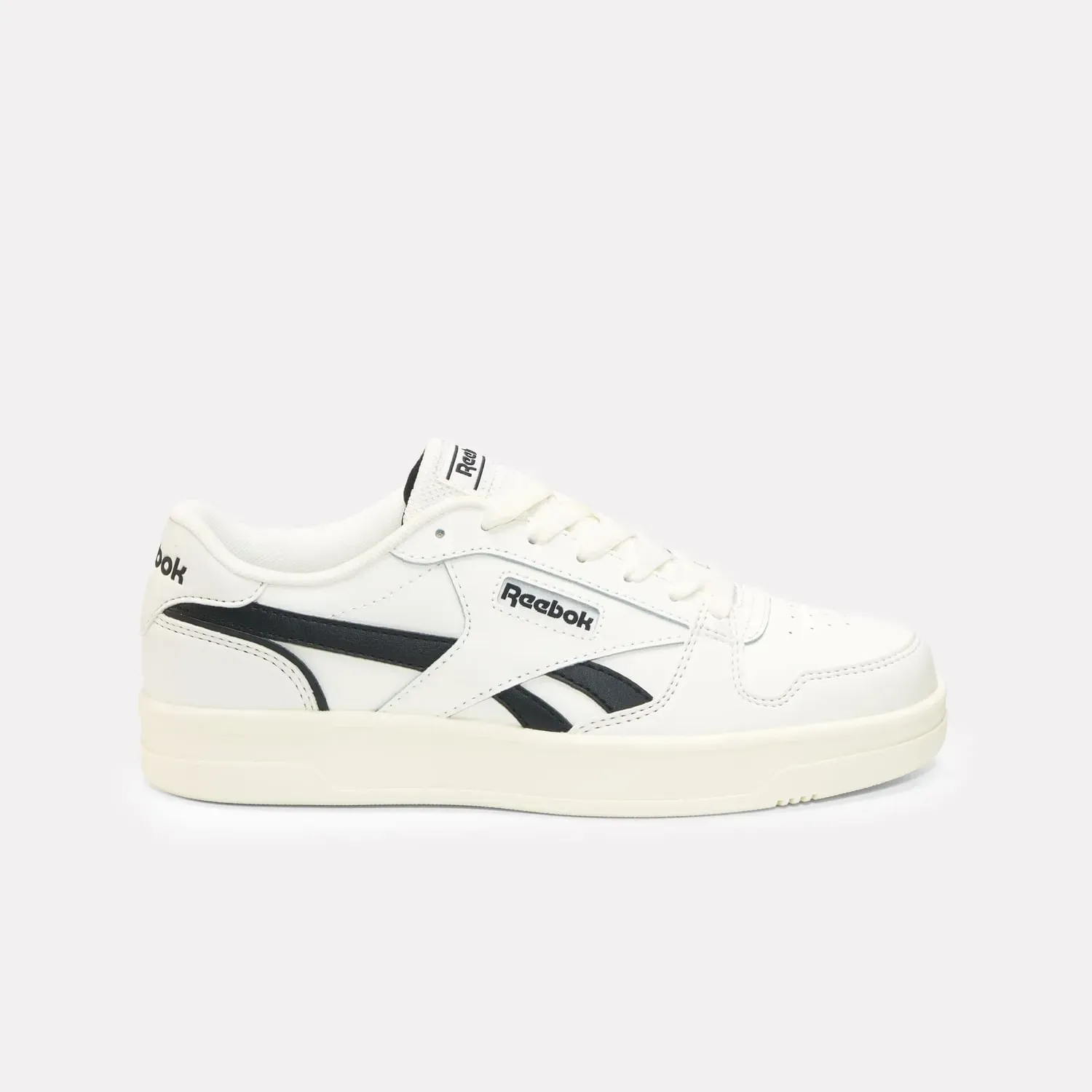Zapatillas Reebok Urbanas Mujer Match Prime V2 color blanco | Platanitos