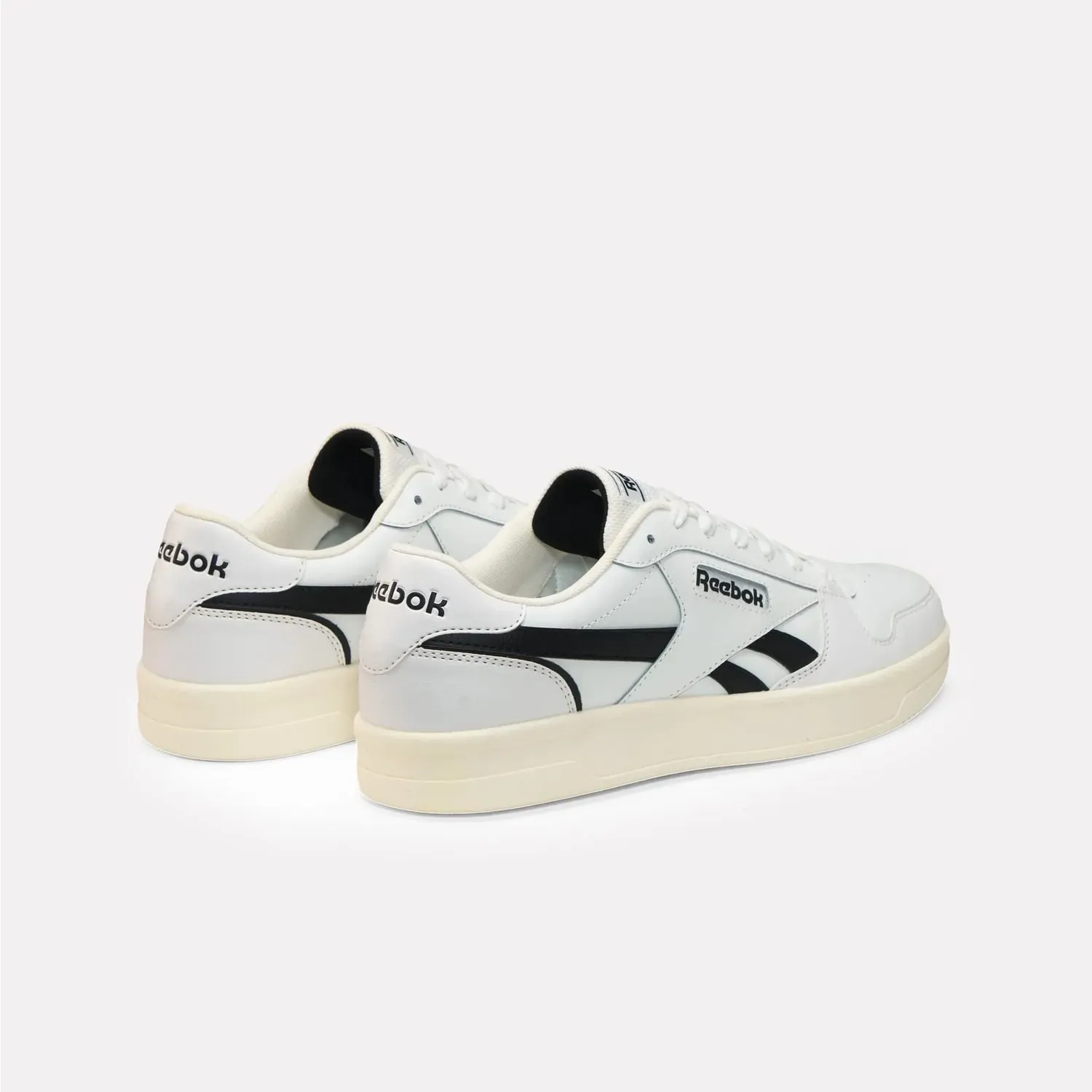 Zapatillas Reebok Urbanas Hombre Match Prime V2 color blanco | Platanitos