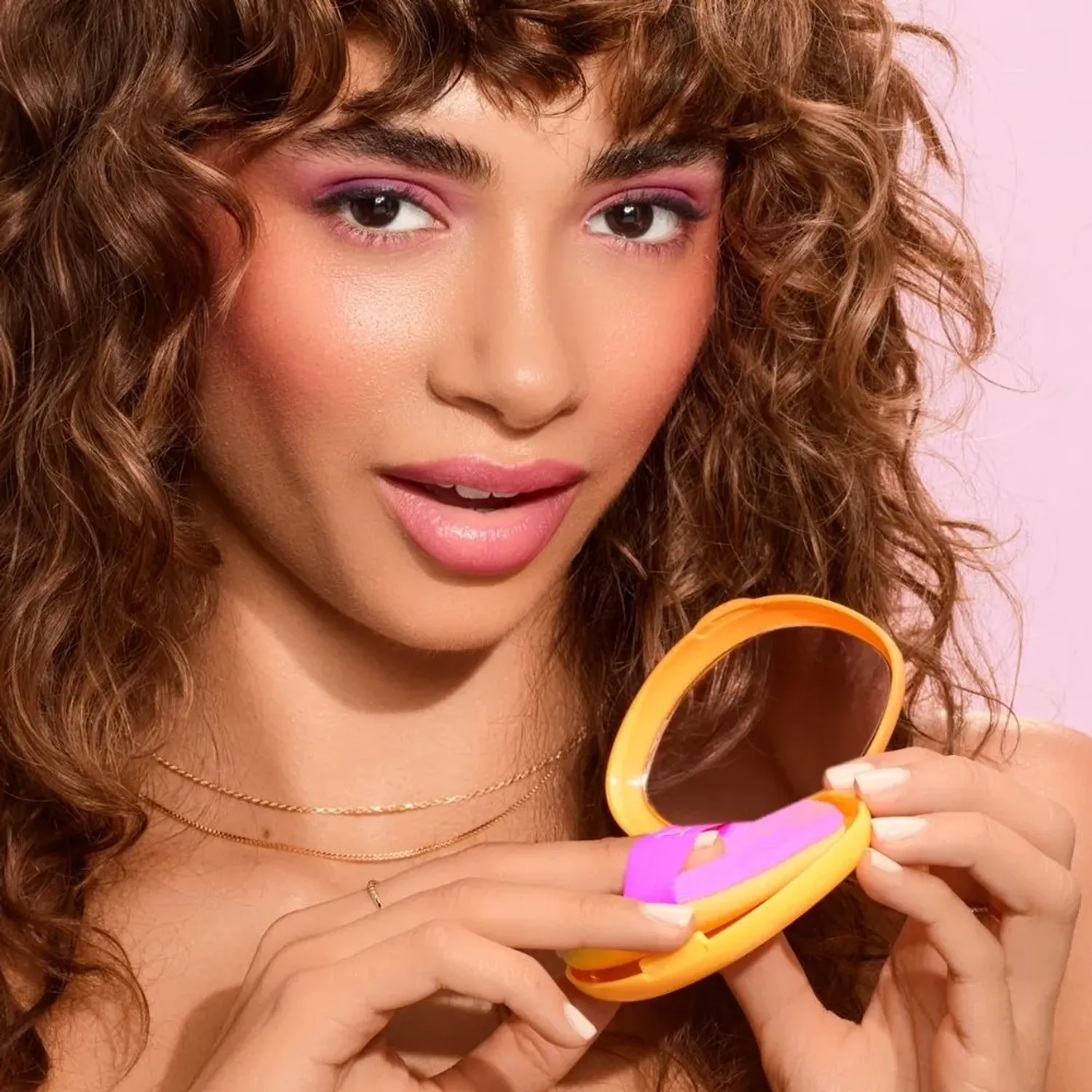 Rt Real Techniques Esponja Miracle 2-In-1 Powder Puff+case color morado / naranja | Platanitos