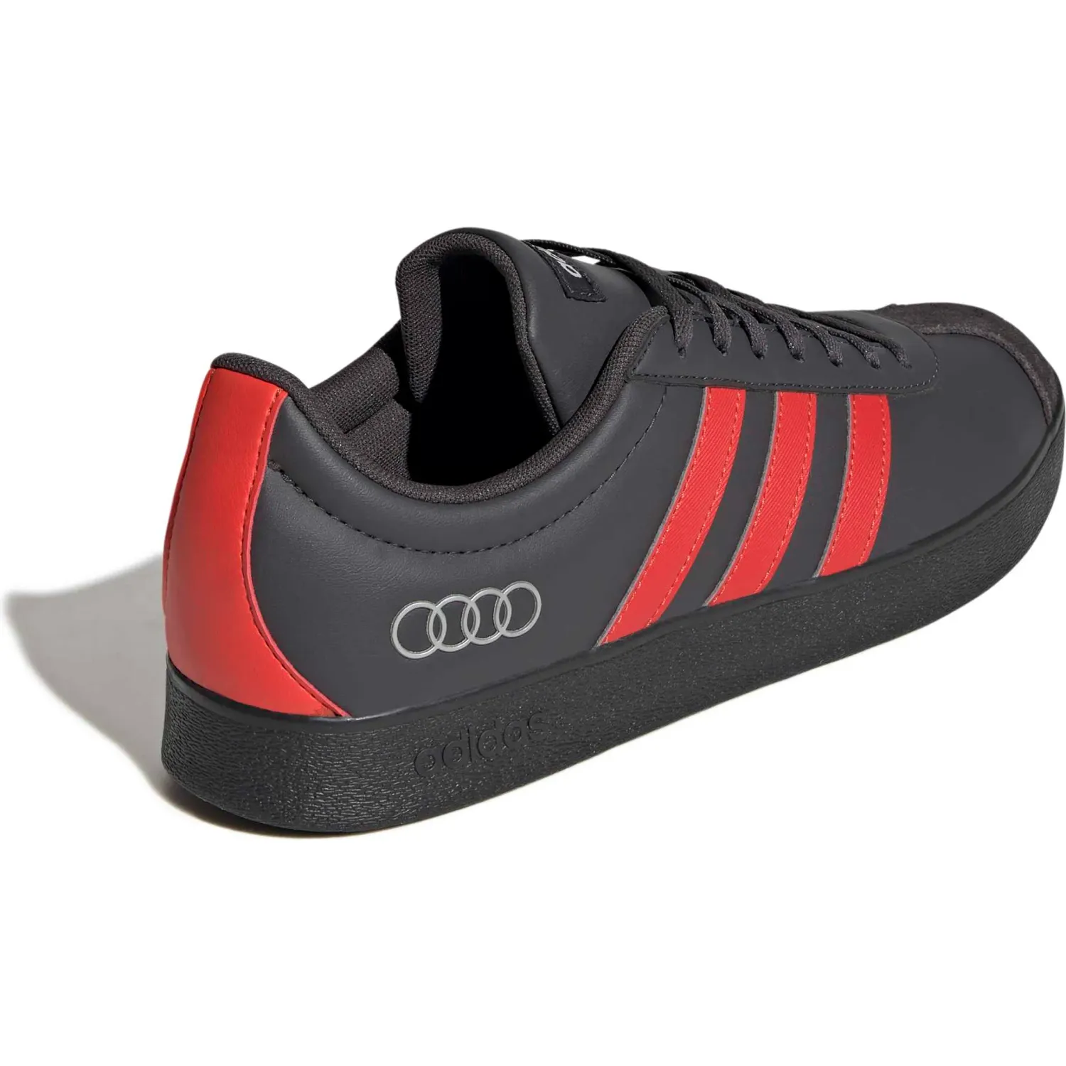 Zapatillas Adidas Urbanas Unisex Vl Court Audi Motorsport color gris / rojo | Platanitos