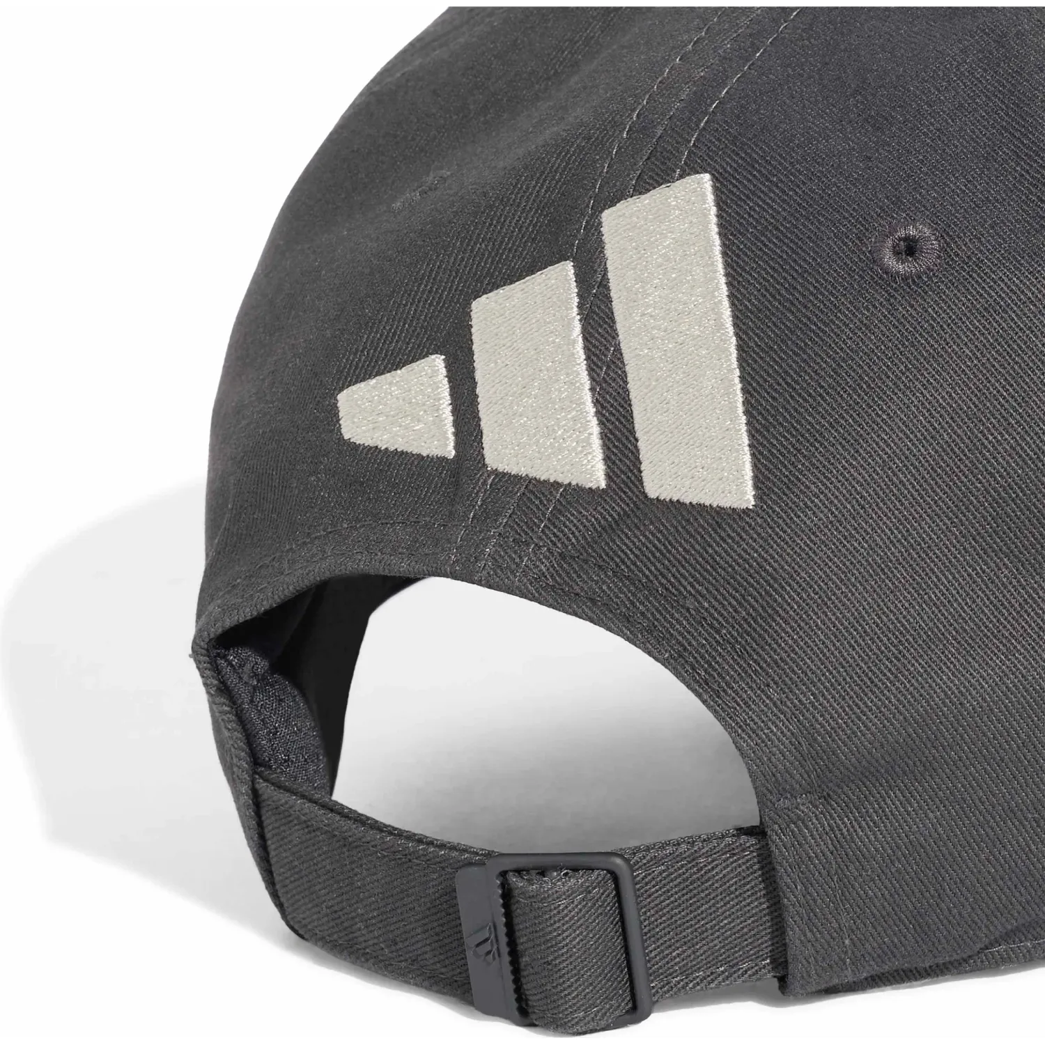 Gorro Adidas Deportivo Unisex Au Dna 3s Cap Motorsport color gris / rojo | Platanitos