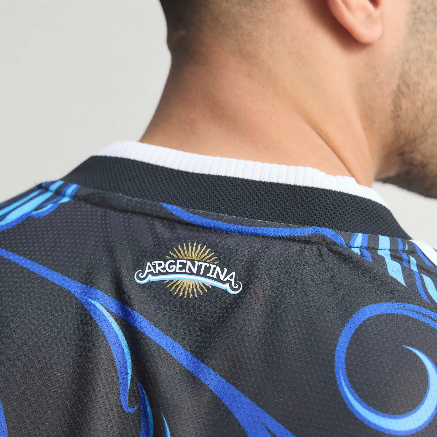 Camiseta Adidas Futbol Hombre Visitante Selección Argentina 2026 Version Jugador Afa A Jsy Au Climacool+ color negro | Platanitos
