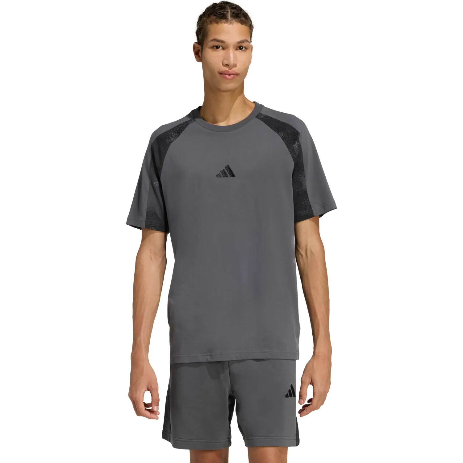 Polo Adidas Deportivo Hombre M Camo Print Te color plomo / negro | Platanitos