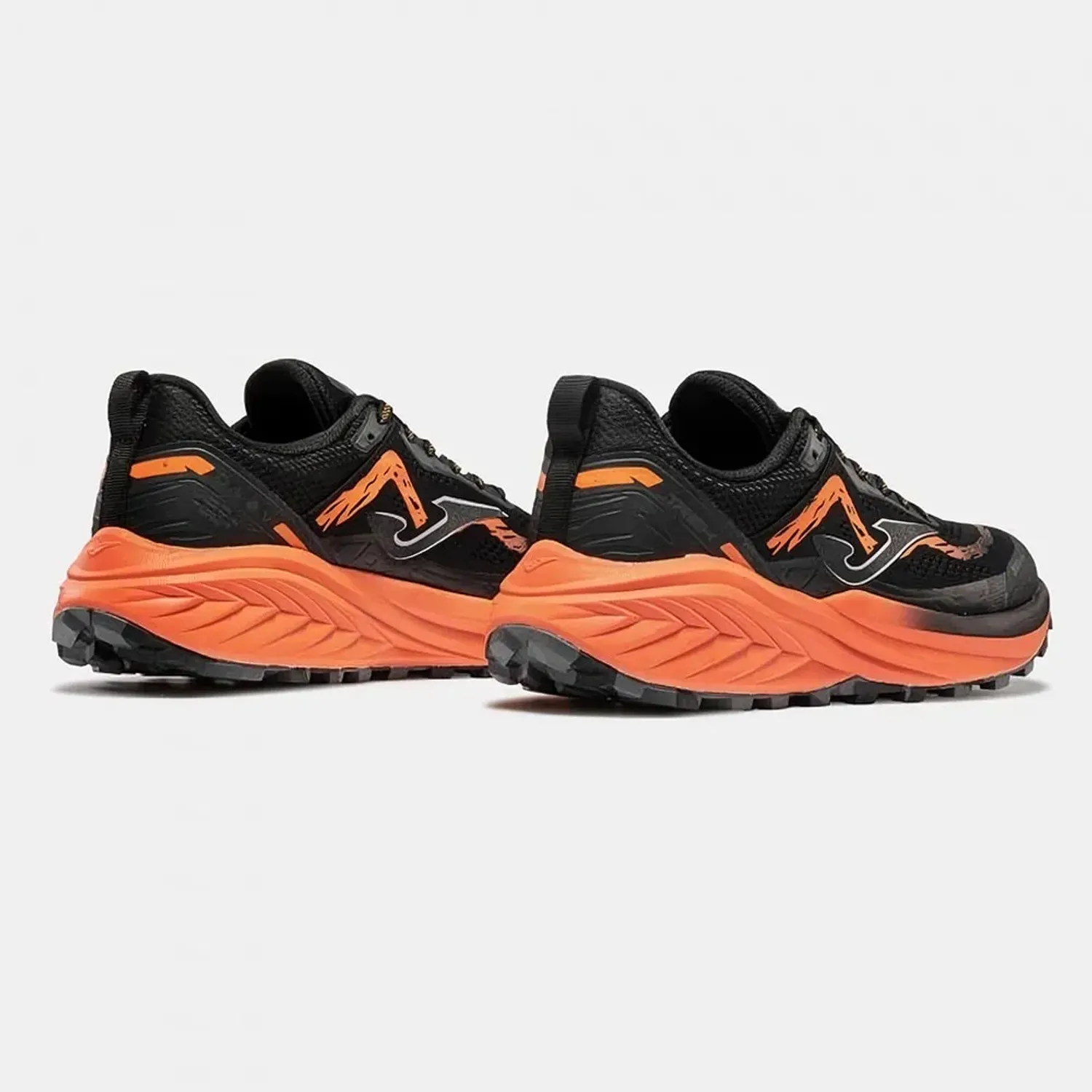 Zapatillas Joma Trail Running Hombre Trek Men 2601 color negro / naranja | Platanitos