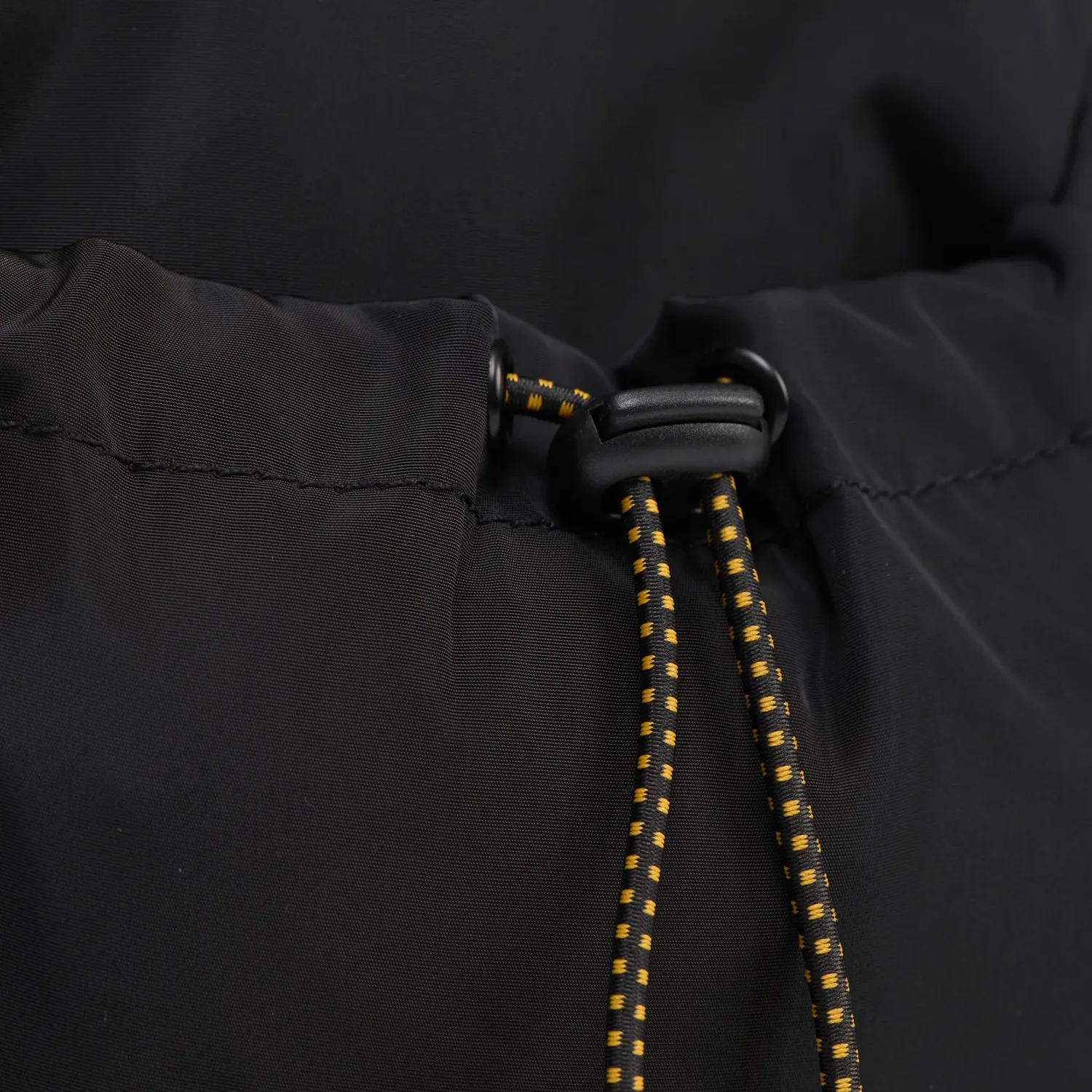 Bolso Cat Deportivo Unisex Montana Utility Bag color negro | Platanitos