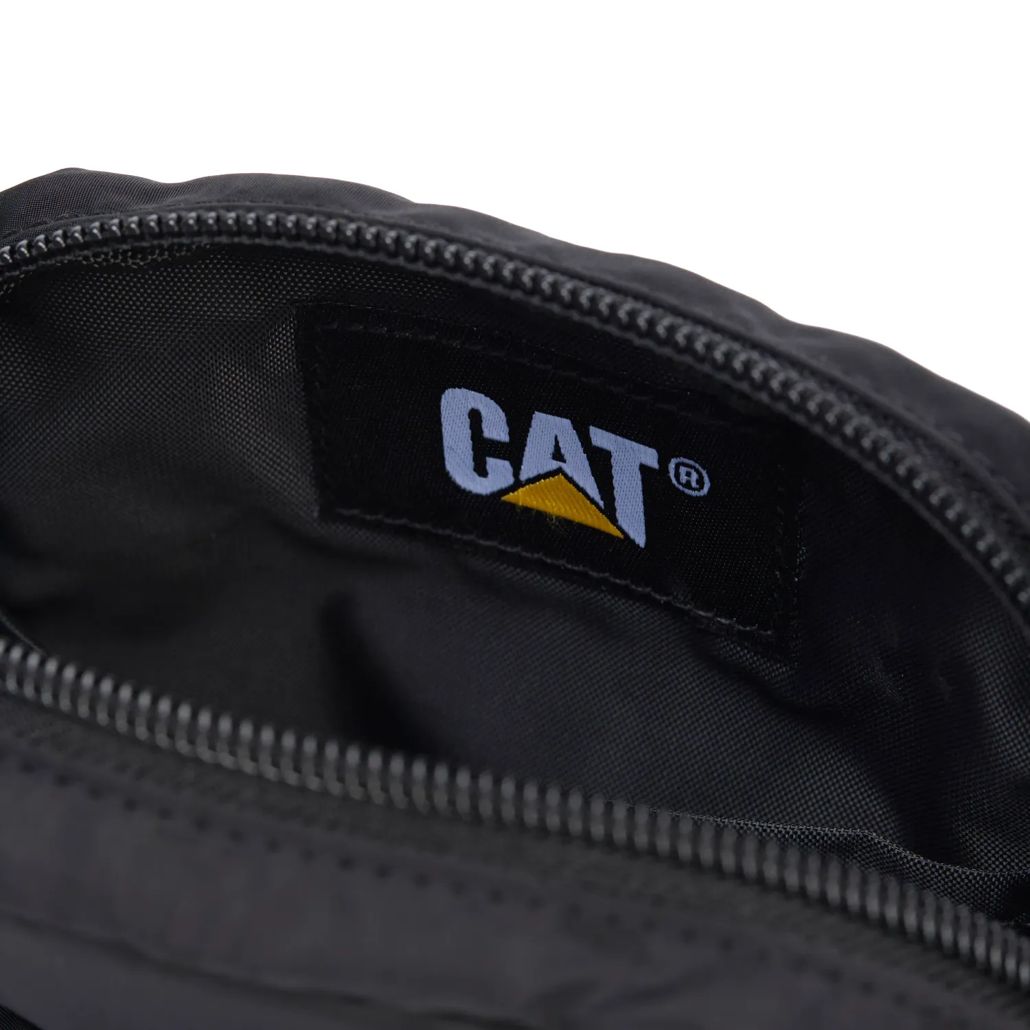 Bolso Cat Deportivo Unisex Montana Utility Bag color negro | Platanitos