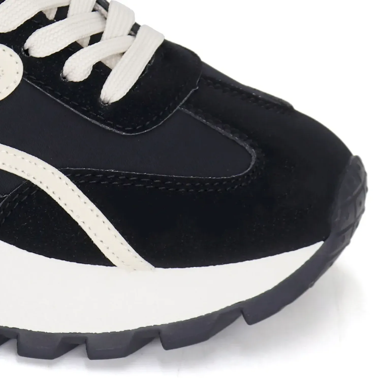 Zapatillas Ariana Urbanas Mujer 7257-26q2-N color negro | Platanitos