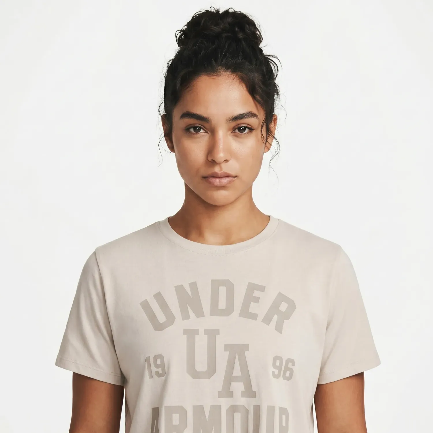 Polo Under Armour Urbano Mujer Varsity Boxy Crop color beige | Platanitos