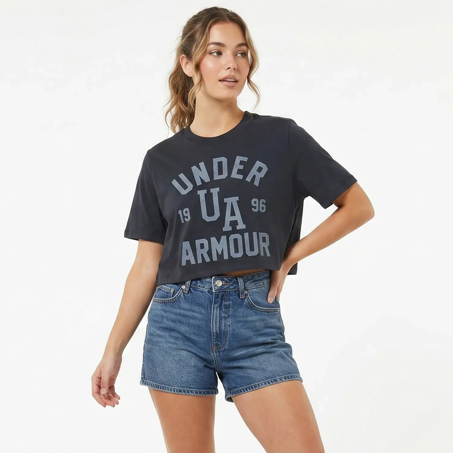 Polo Under Armour Urbano Mujer Varsity Boxy Crop color negro | Platanitos