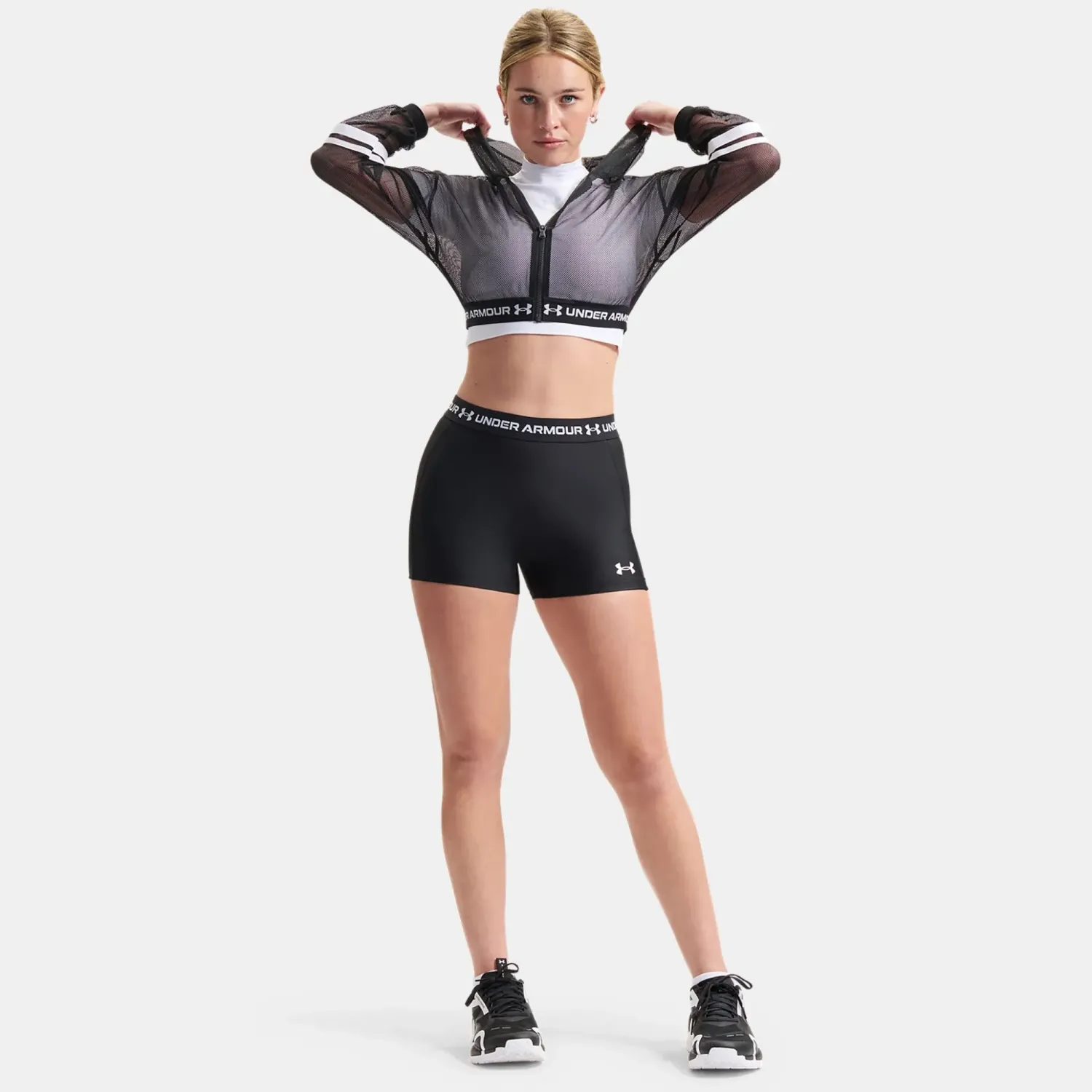 Casaca Under Armour Urbana Mujer Heatgear Mesh color negro | Platanitos