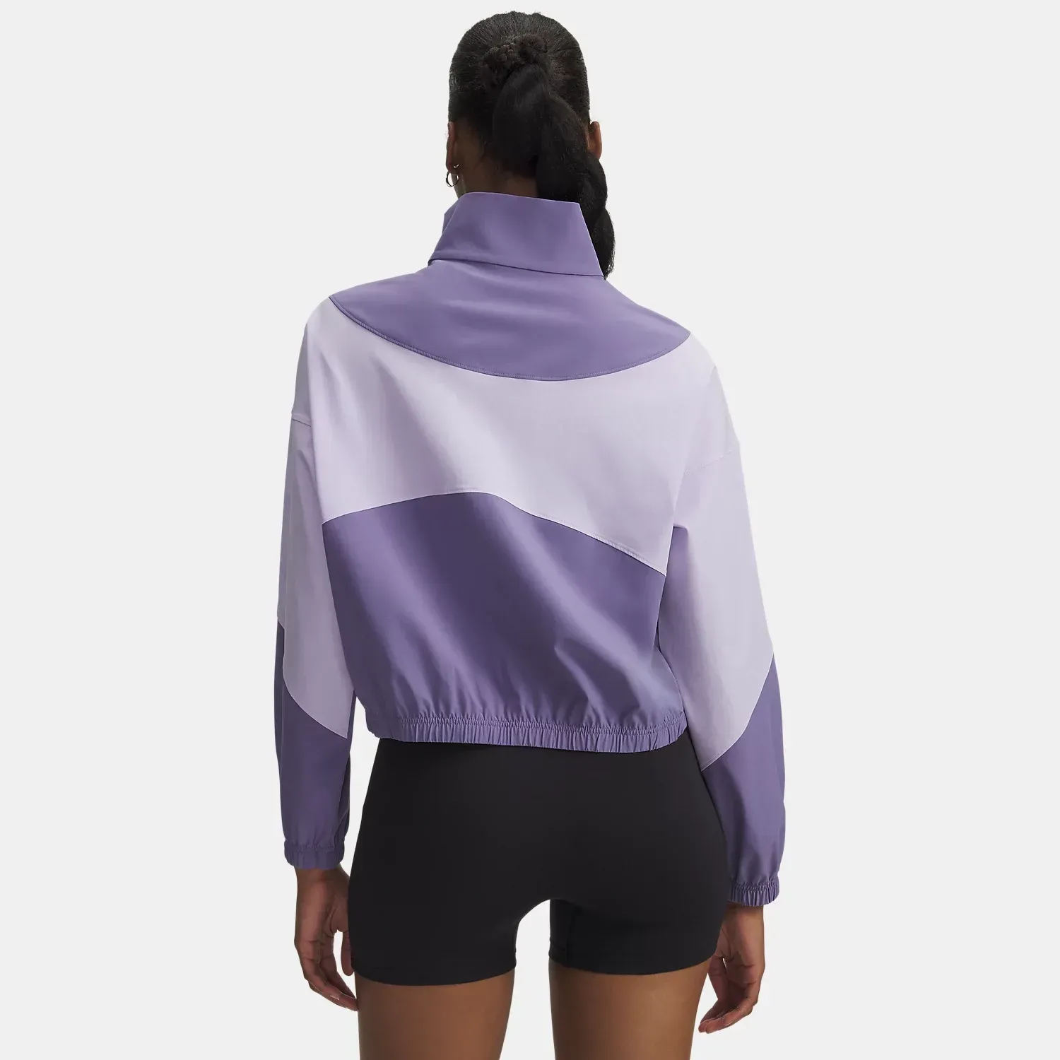 Casaca Under Armour Deportiva Mujer Rival Woven color morado | Platanitos