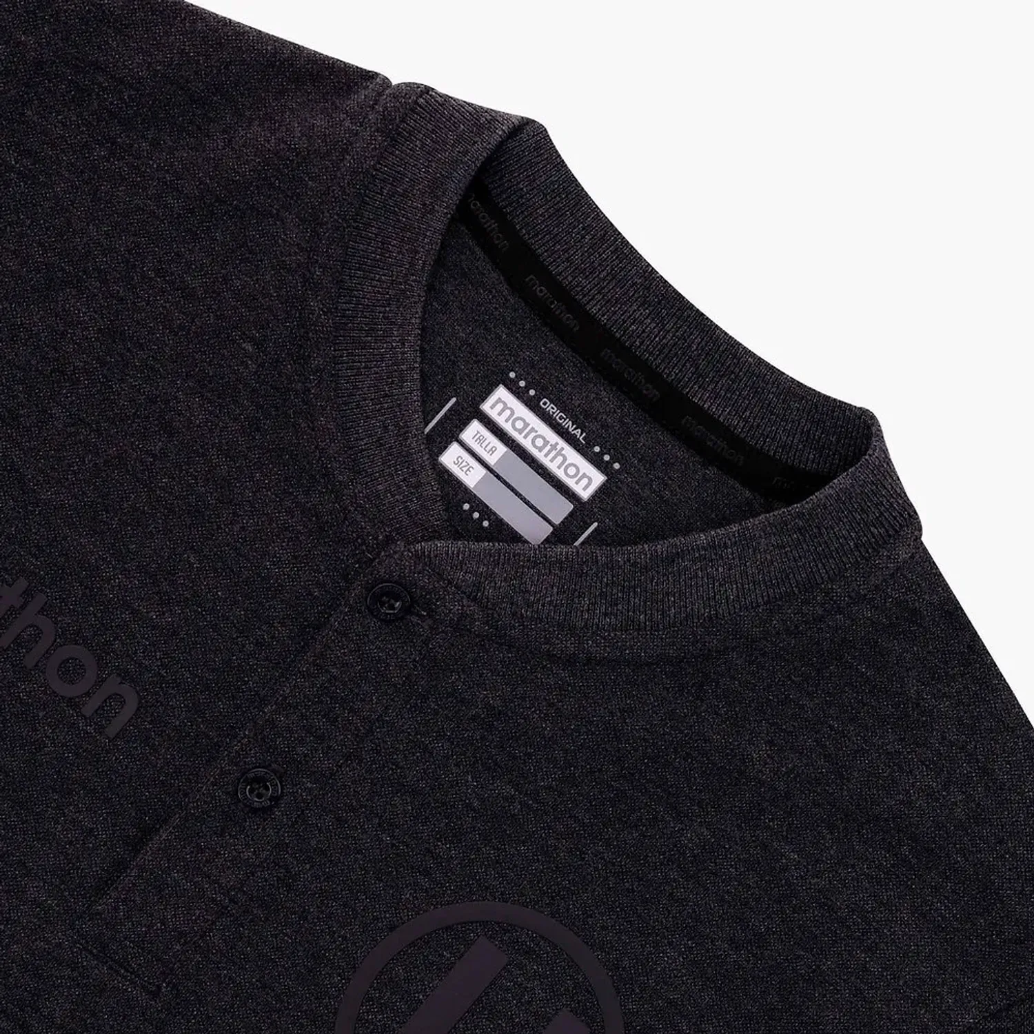 Polo Universitario Con Cuello Hombre Mao Universitario 2026 color negro | Platanitos