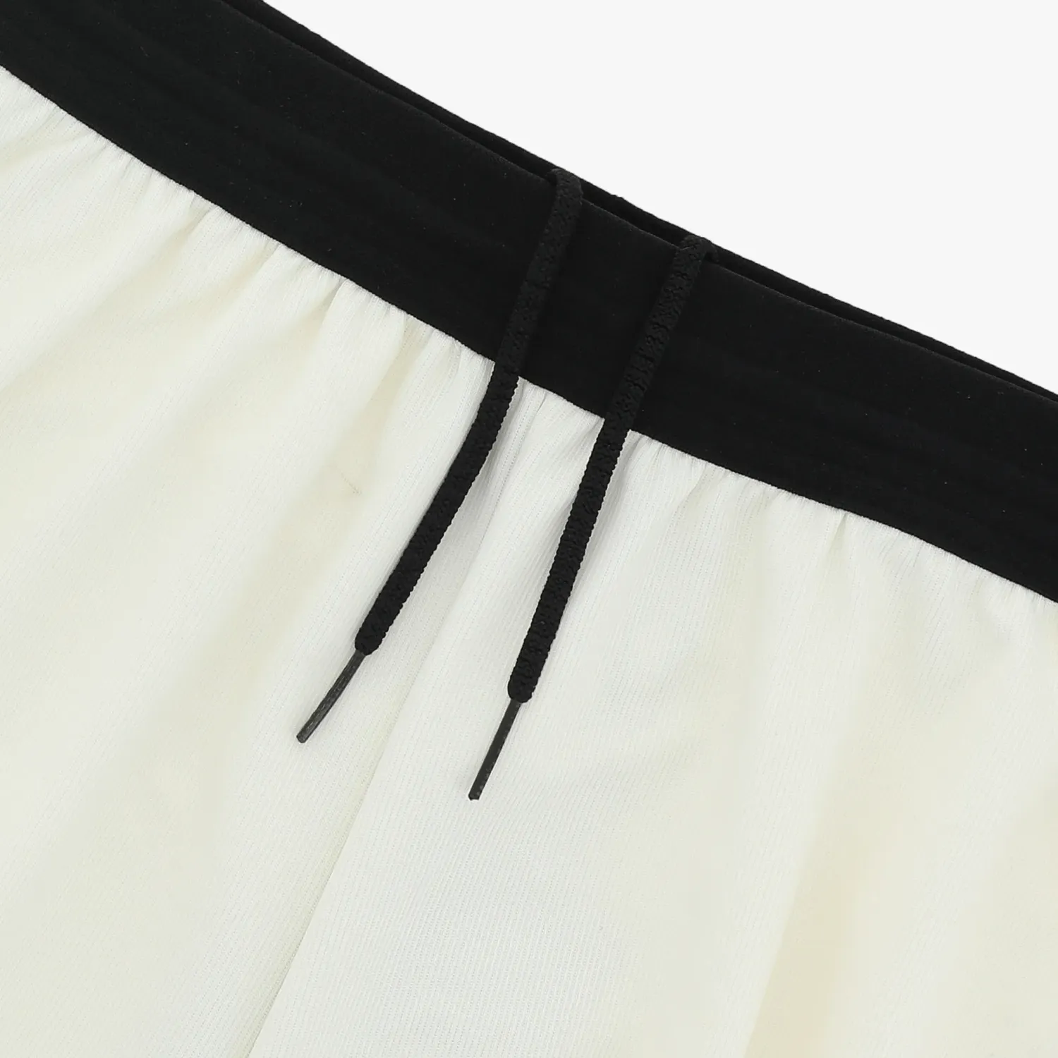 Short Universitario Hombre Universitario De Deportes 2026 color crema | Platanitos