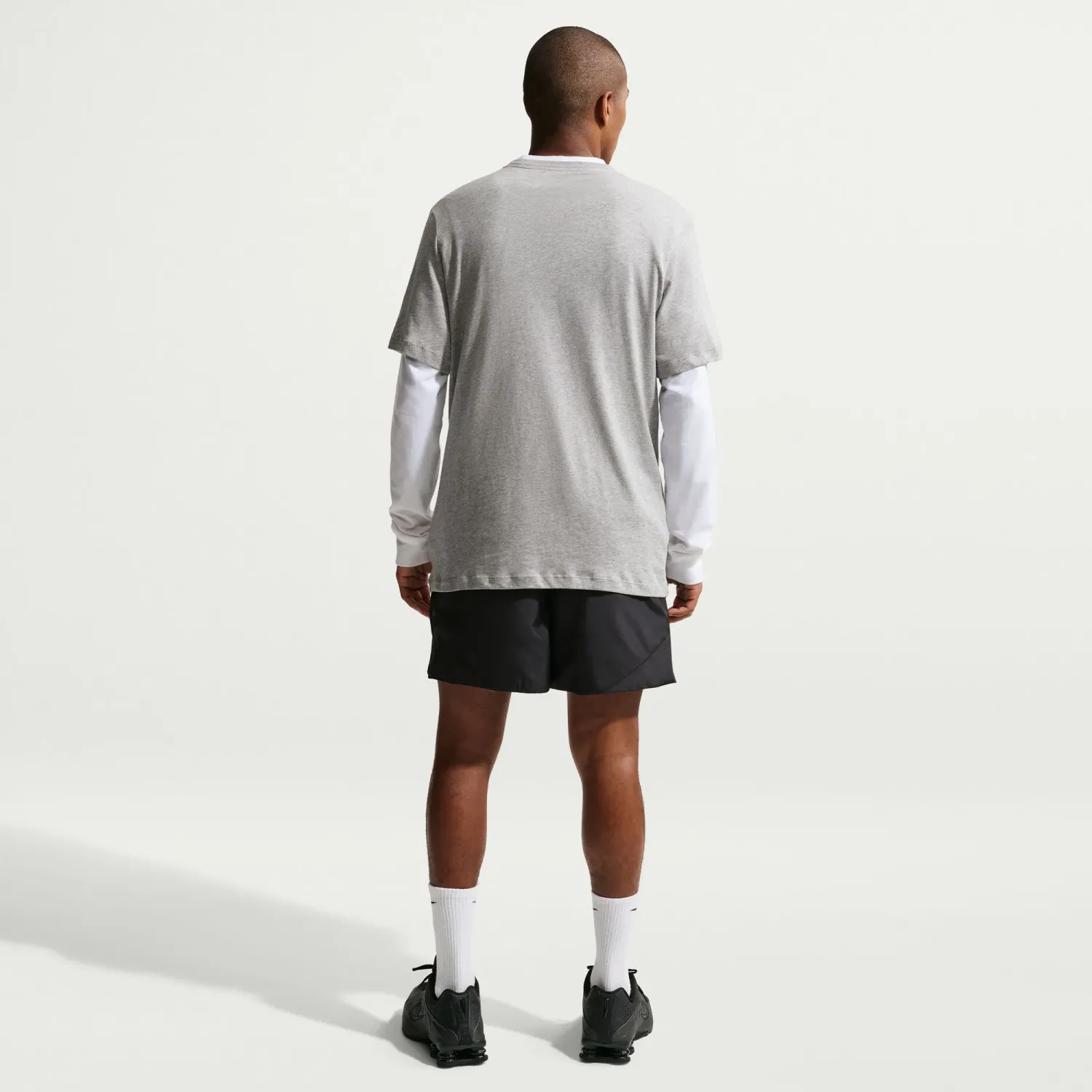 Camiseta Nike Urbanas Hombre U Nsw Tee Std Celebrate Brnd color gris | Platanitos