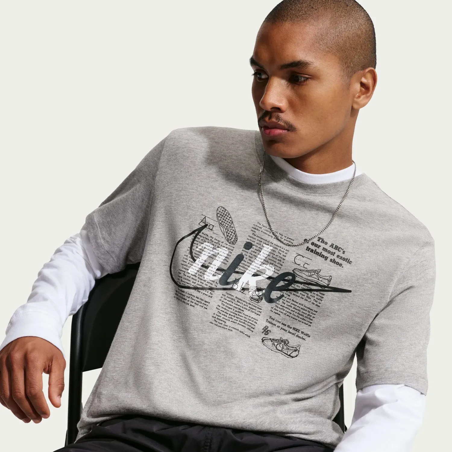 Camiseta Nike Urbanas Hombre U Nsw Tee Std Celebrate Brnd color gris | Platanitos