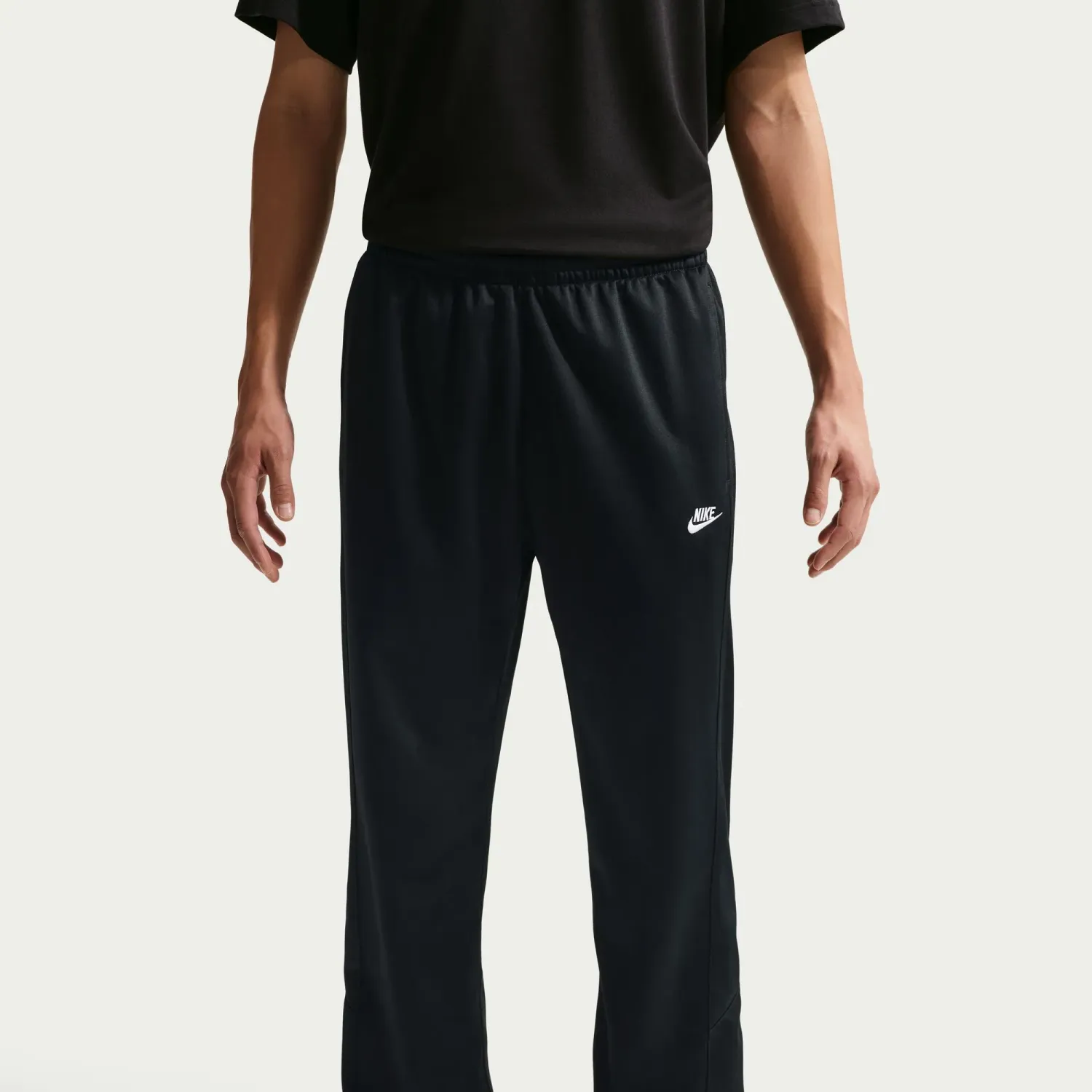 Conjunto Nike Sportswear Windrunner Hombre Poly-Knit color negro | Platanitos