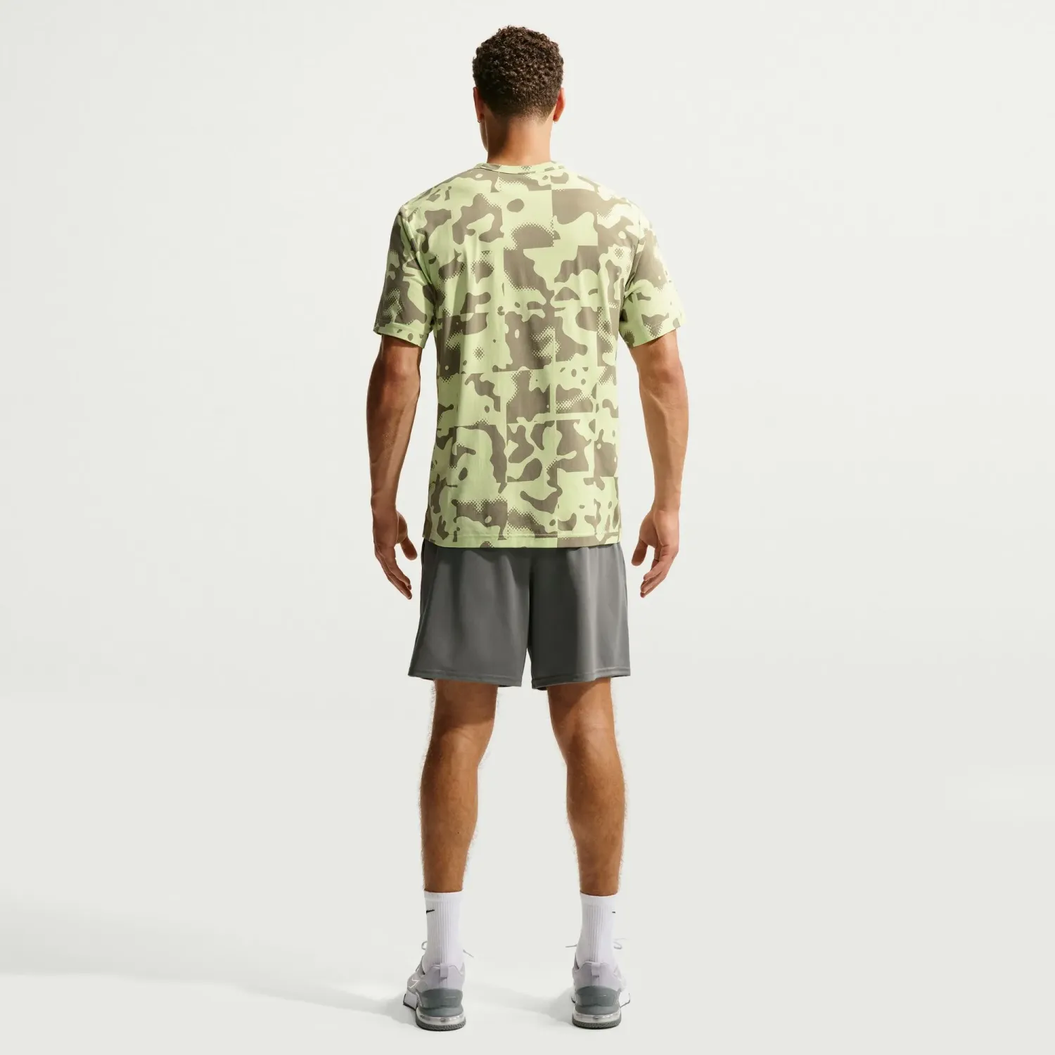 Short Nike Training Hombre Dri-Fit Totality 7 color gris | Platanitos