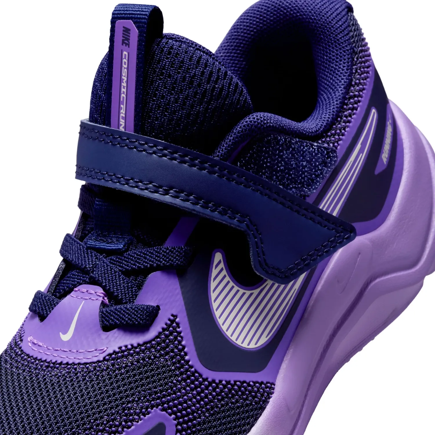 Zapatillas Nike Urbanas Niños Cosmic Runner Swoosh Ps color azul oscuro | Platanitos