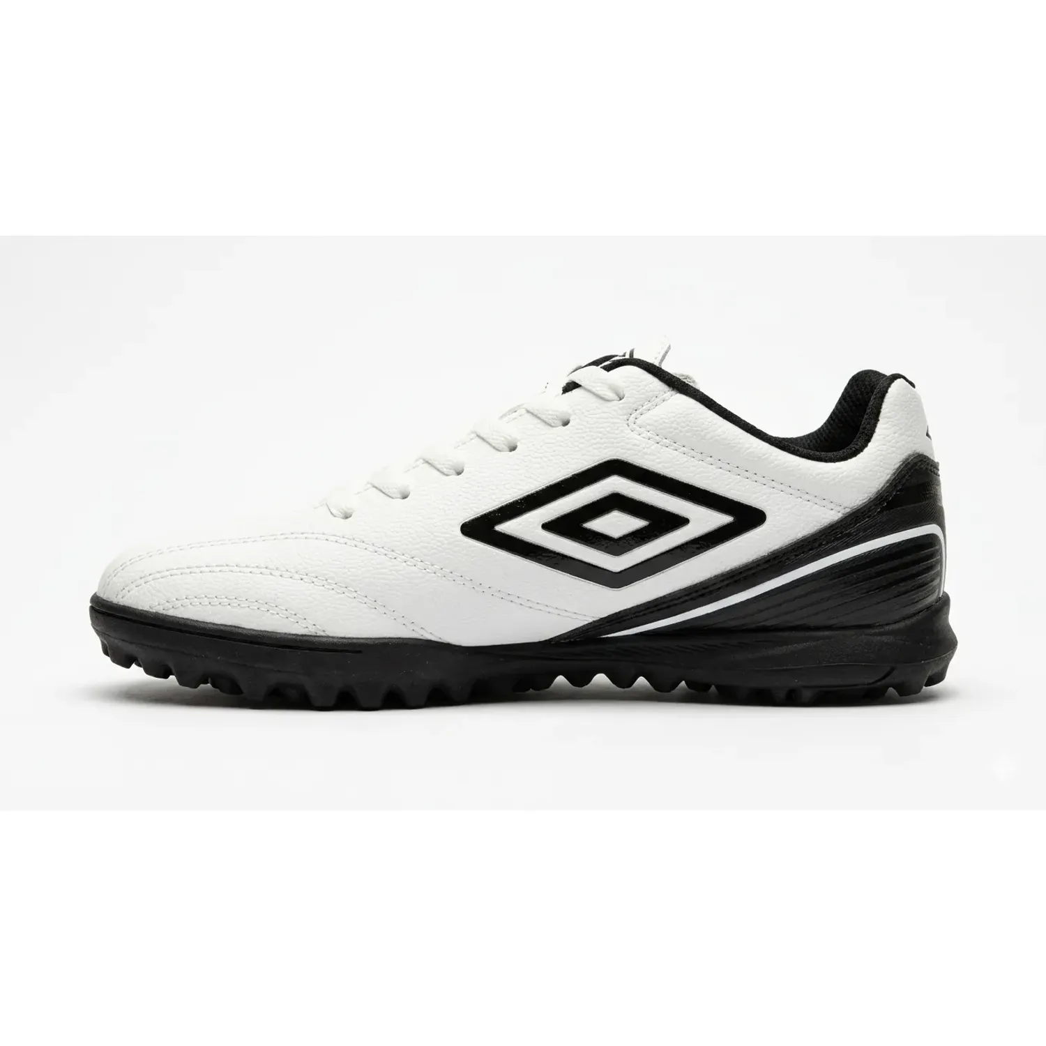 Umbro Zapatillas Umbro De Futbol Hombre Classico Xiv Lt Tf color blanco / negro | Platanitos