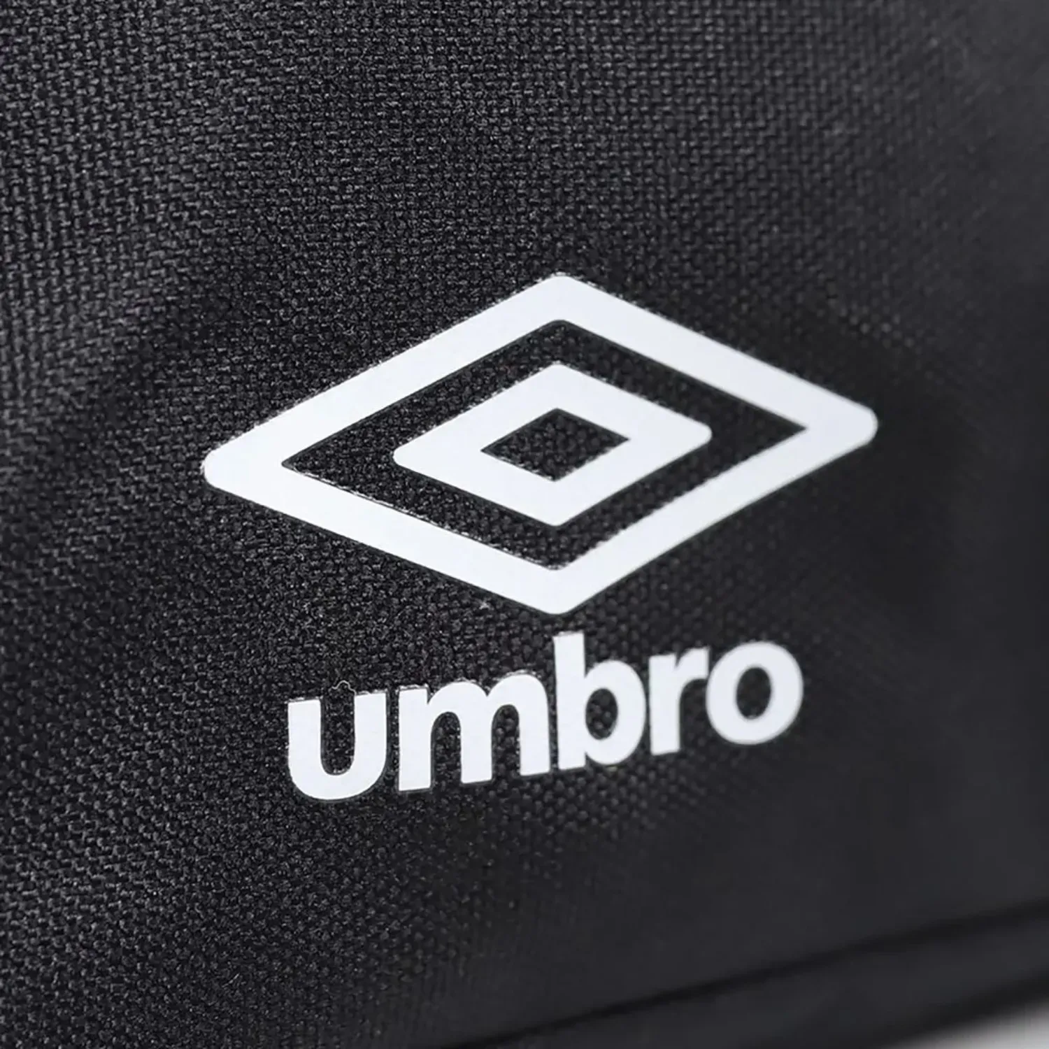Portachimpunes Umbro Futbol Unisex Umbro Squadra Bootbag color negro / blanco | Platanitos