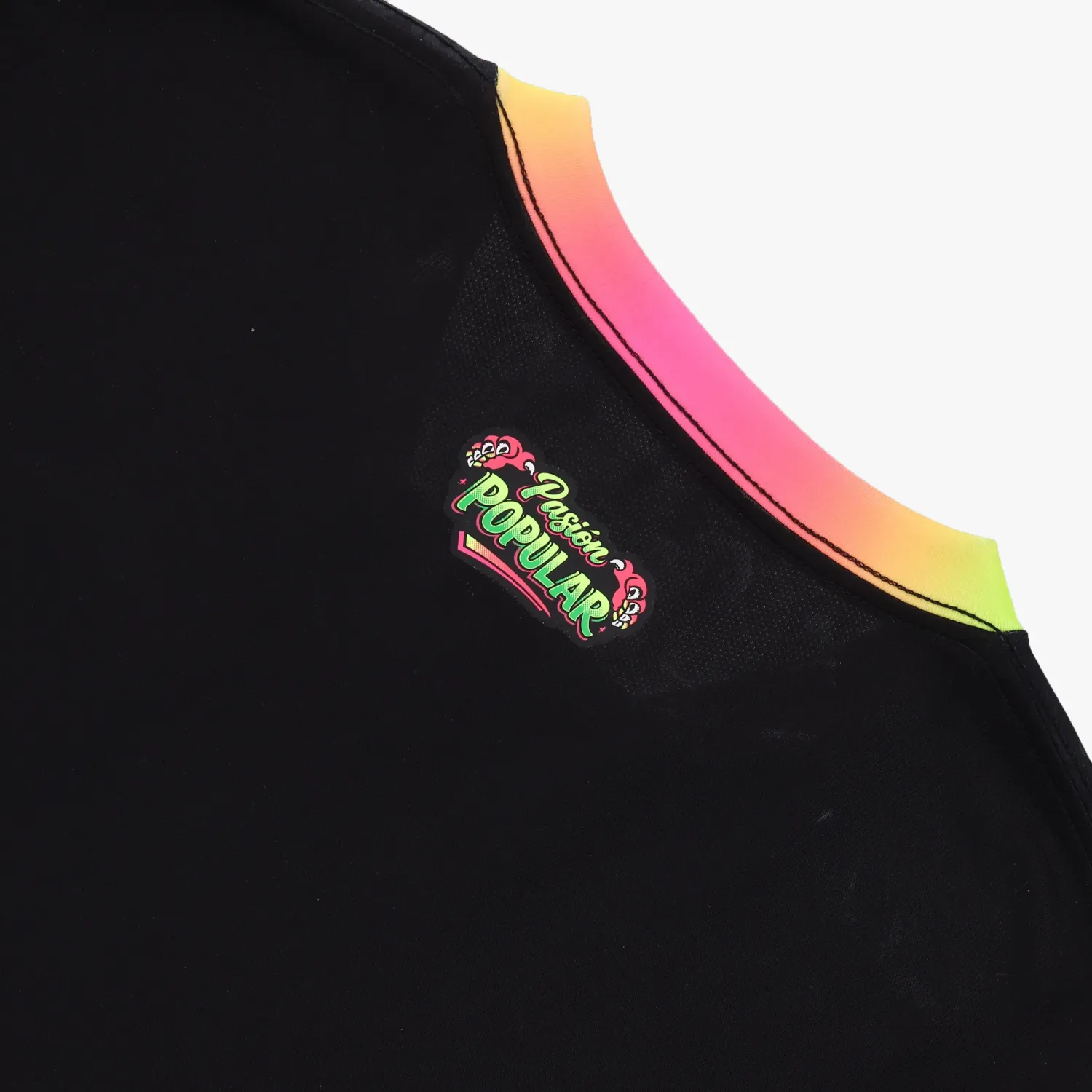 Camiseta Universitario Futbol Hombre Universitario color negro | Platanitos
