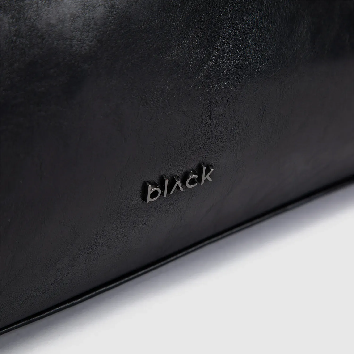 Bandolera Black Bubba Tucker color negro | Platanitos