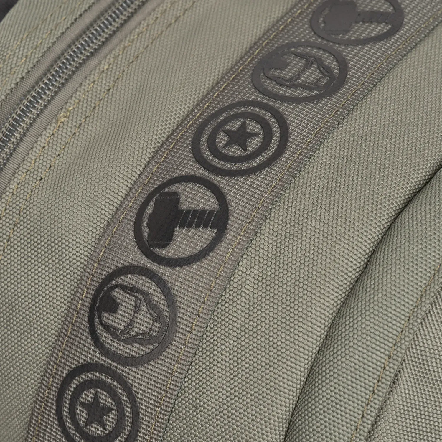 PORTA Mochila Porta Unisex Camilo Avengers Green color verde | Platanitos