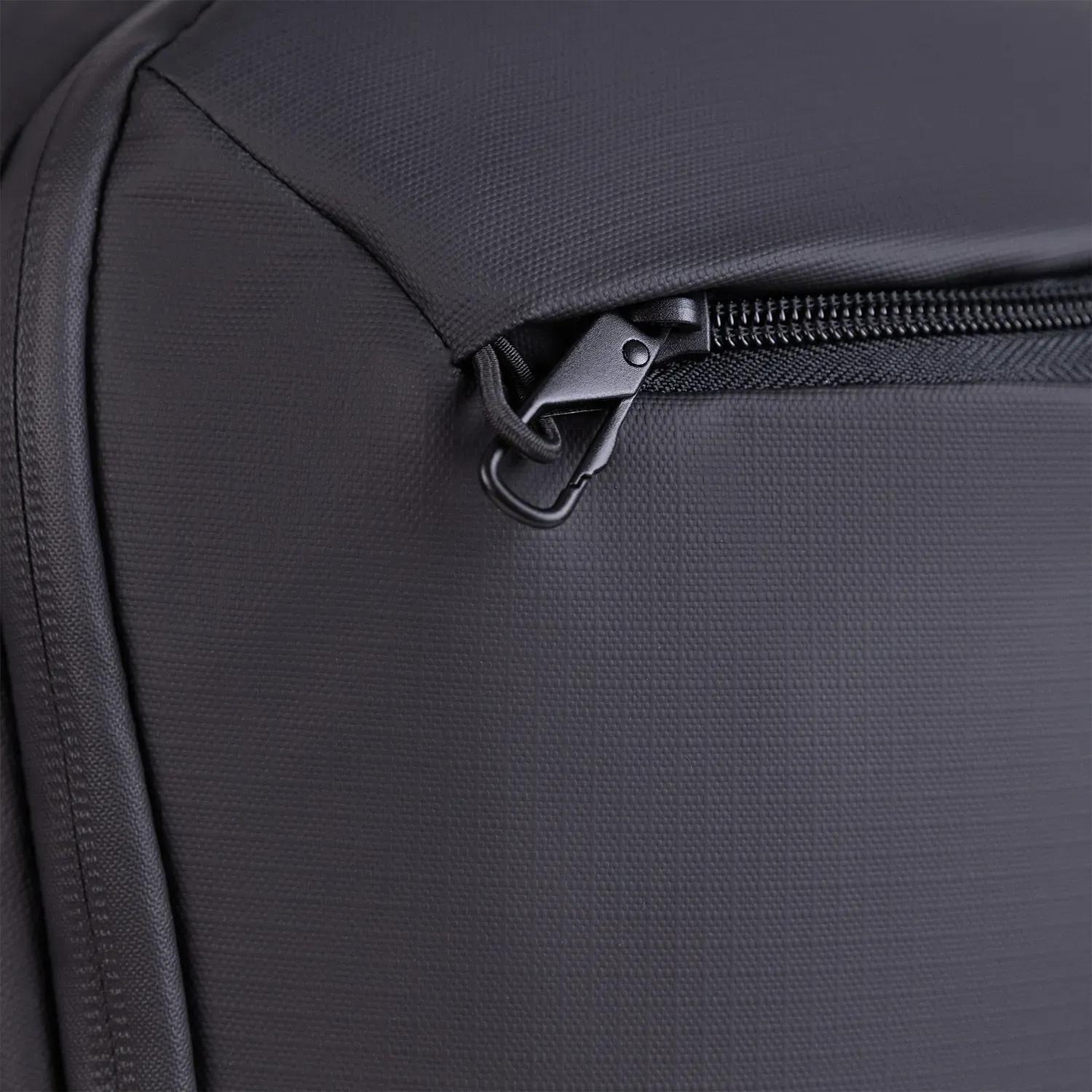 Mochila Porta Unisex Giordano color negro | Platanitos