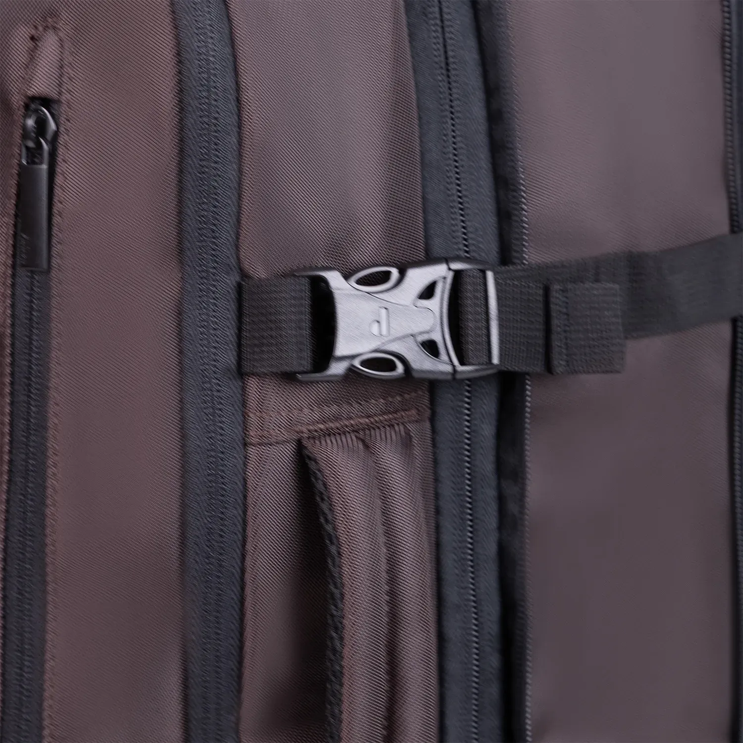 Mochila Porta Viajera Unisex Iberia color plomo | Platanitos