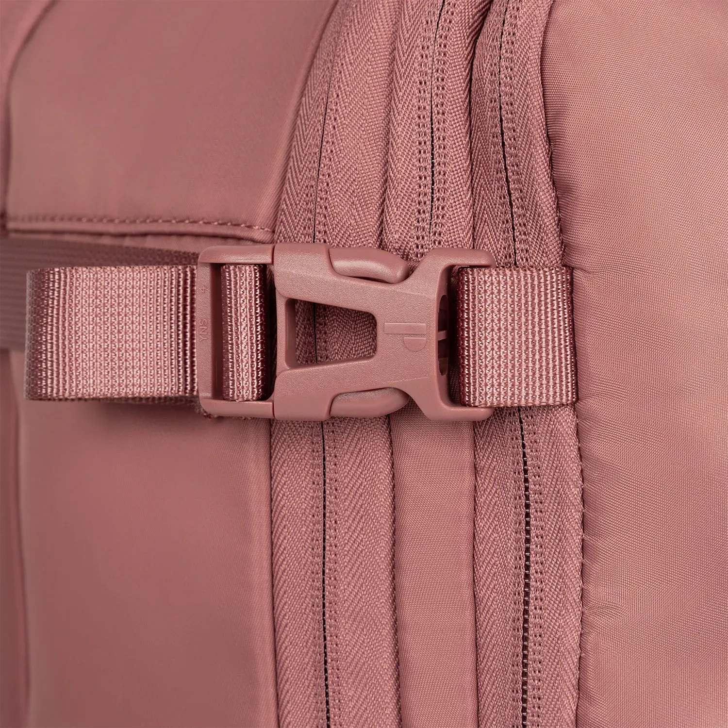 Mochila Porta Viajera Unisex Kegel color rosado | Platanitos
