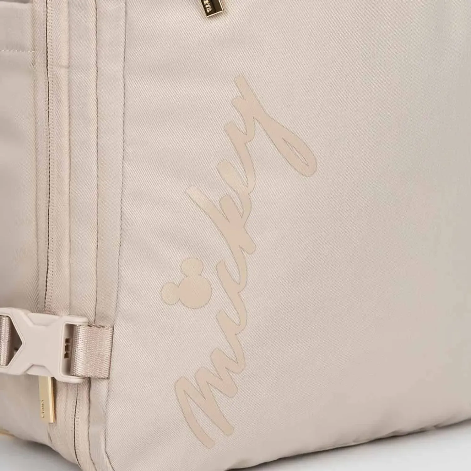 Mochila Porta Viajera Unisex Viso Mickey Iconic color beige | Platanitos