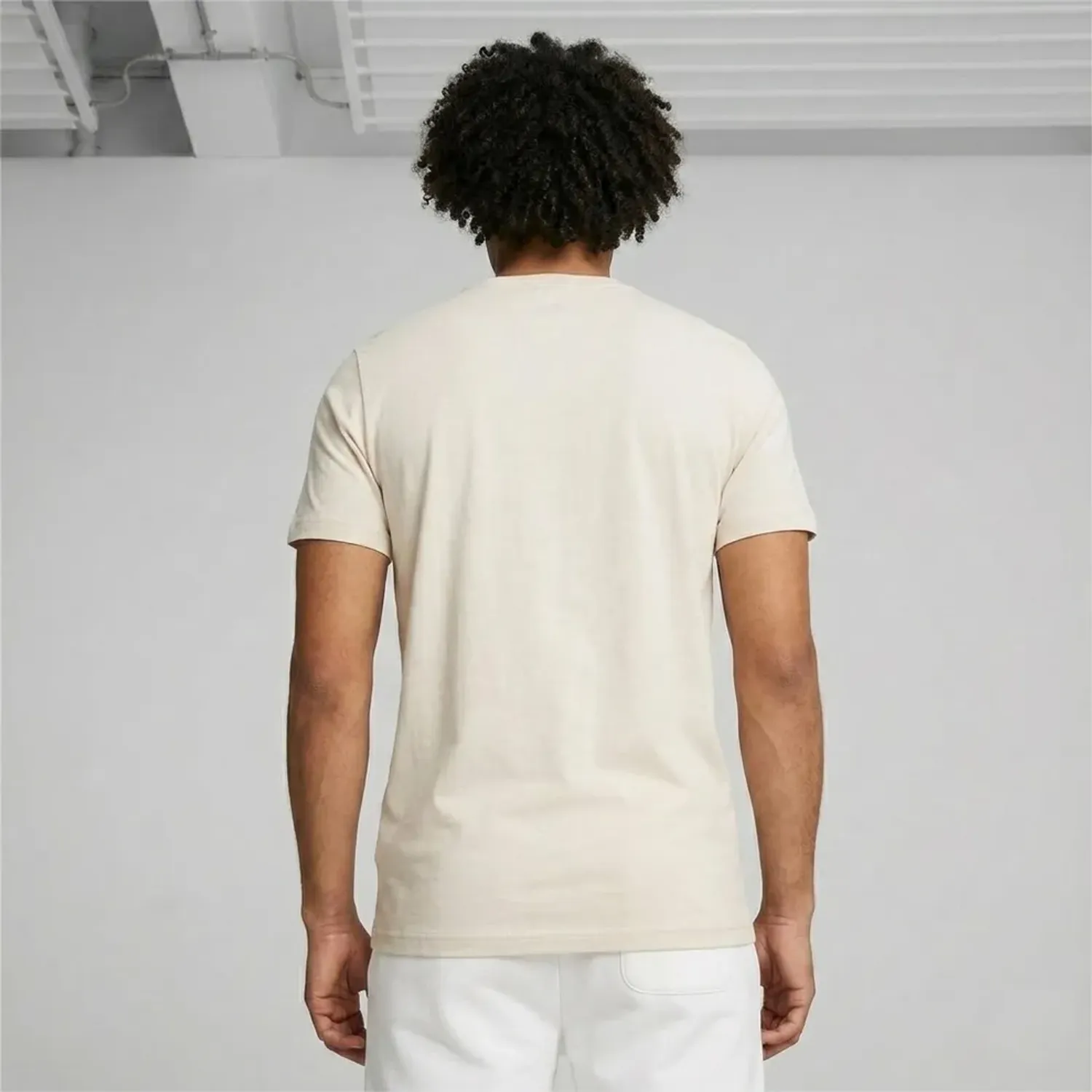 Polo Puma Deportivo Hombre Graphics 2 Color No. 1 Logo Tee color crema | Platanitos