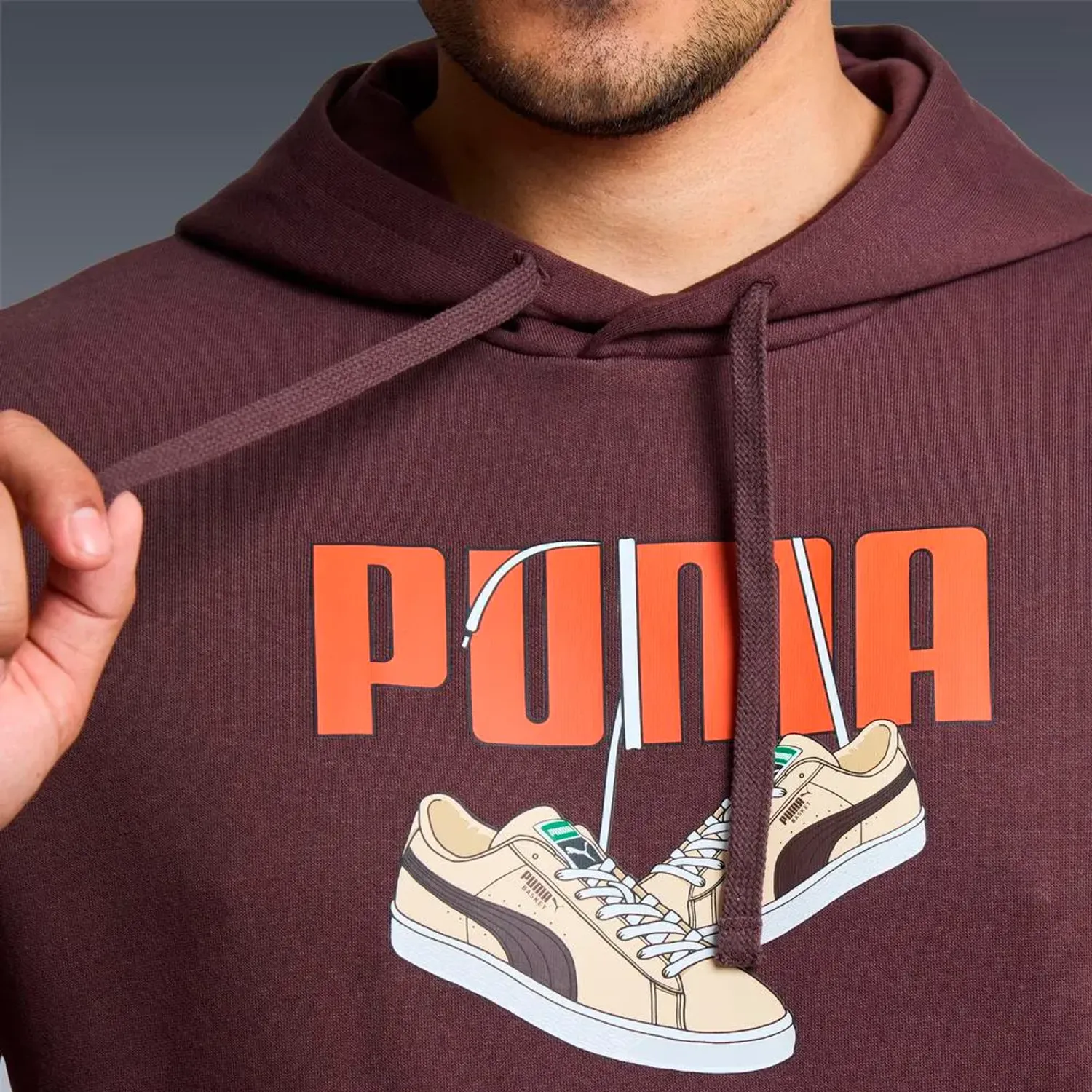 Polera Puma Deportivo Hombre Ess Graphic Sneaker Hoodie Fl color marrón | Platanitos