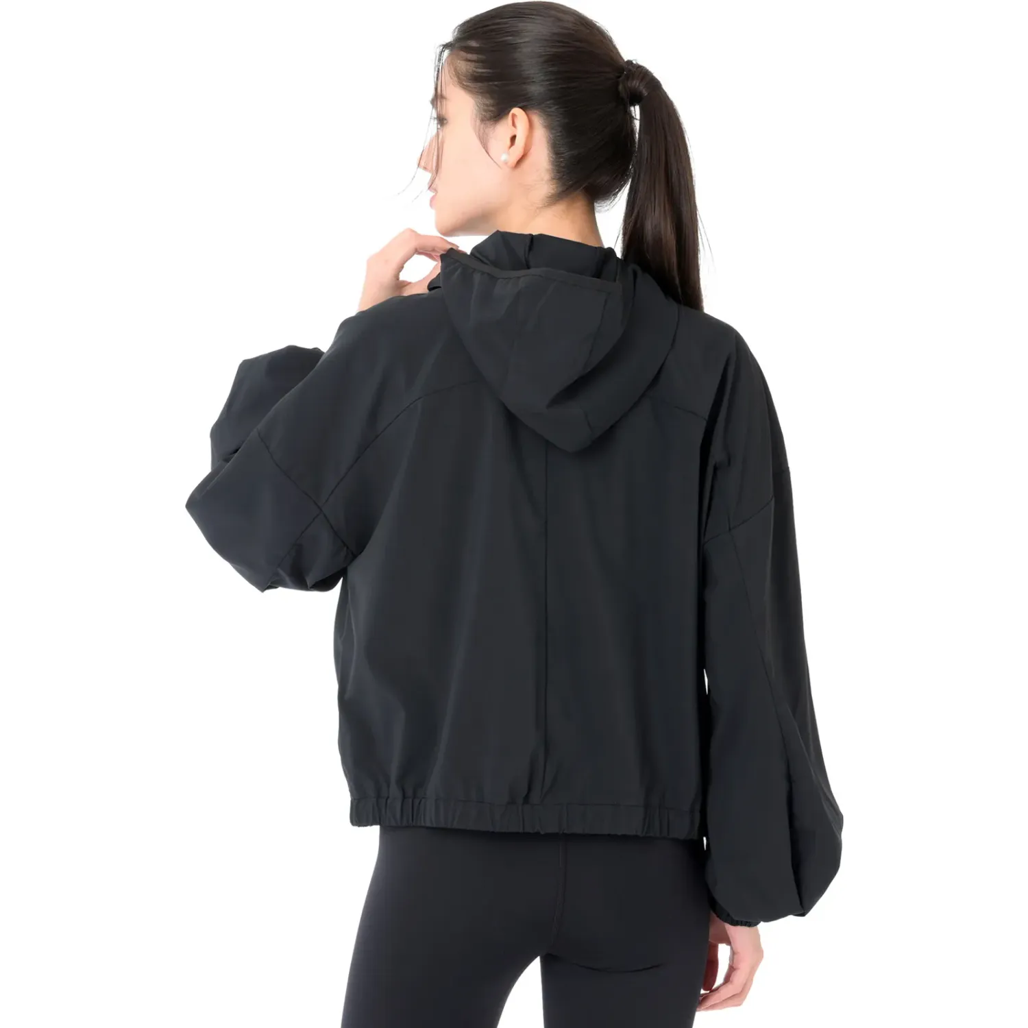 Casaca New Balance Training Mujer Sport Woven Jacket color negro | Platanitos