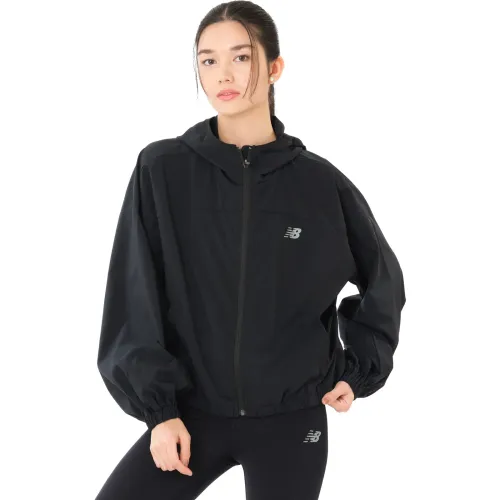 Casaca New Balance Training Mujer Sport Woven Jacket color negro | Platanitos
