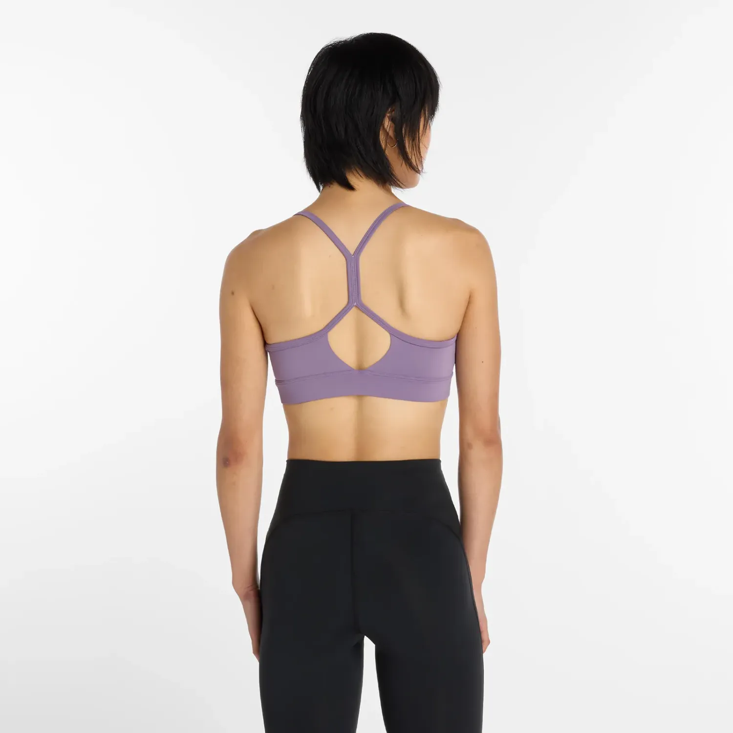 Top New Balance Training Mujer Nb Essential Yoga Bra color violeta | Platanitos