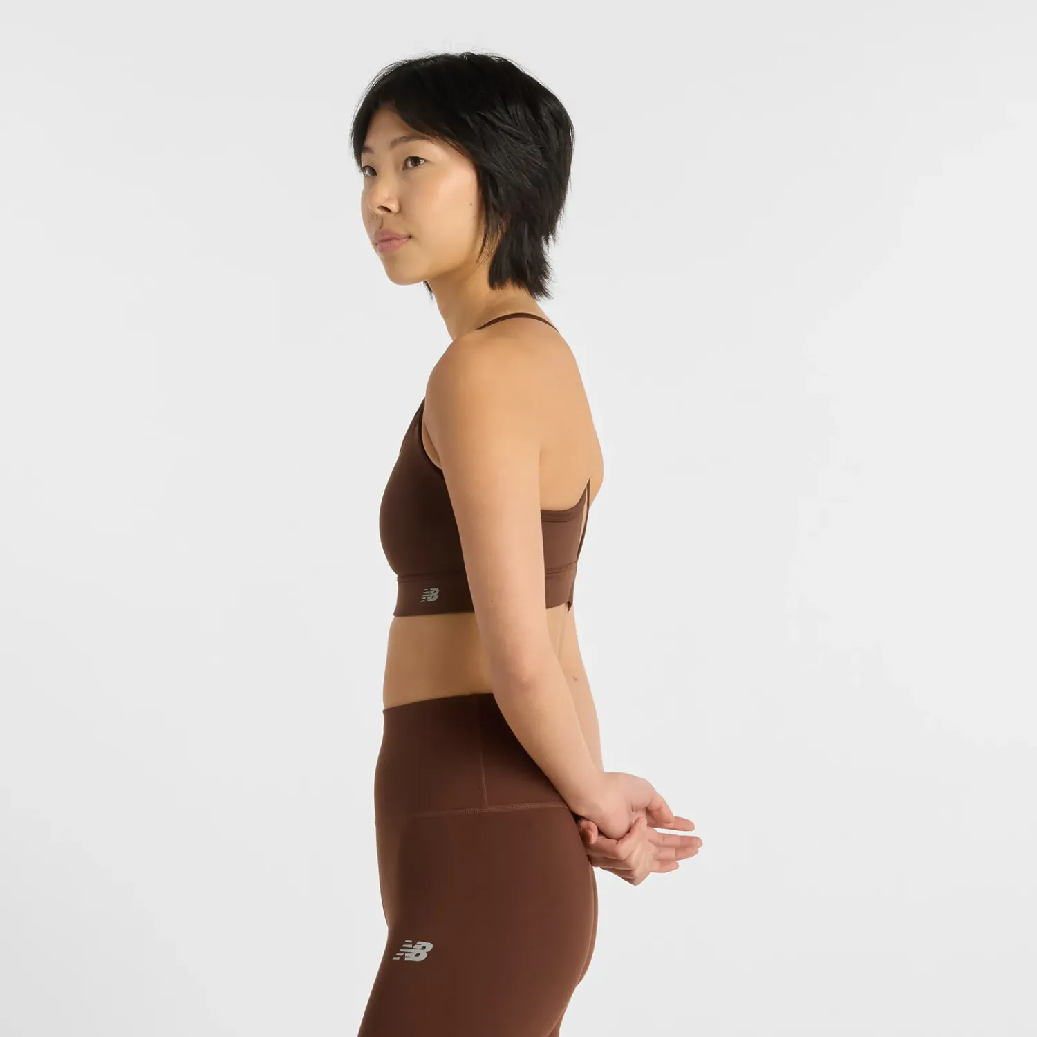 Top New Balance Training Mujer Nb Essential Yoga Bra color marron | Platanitos