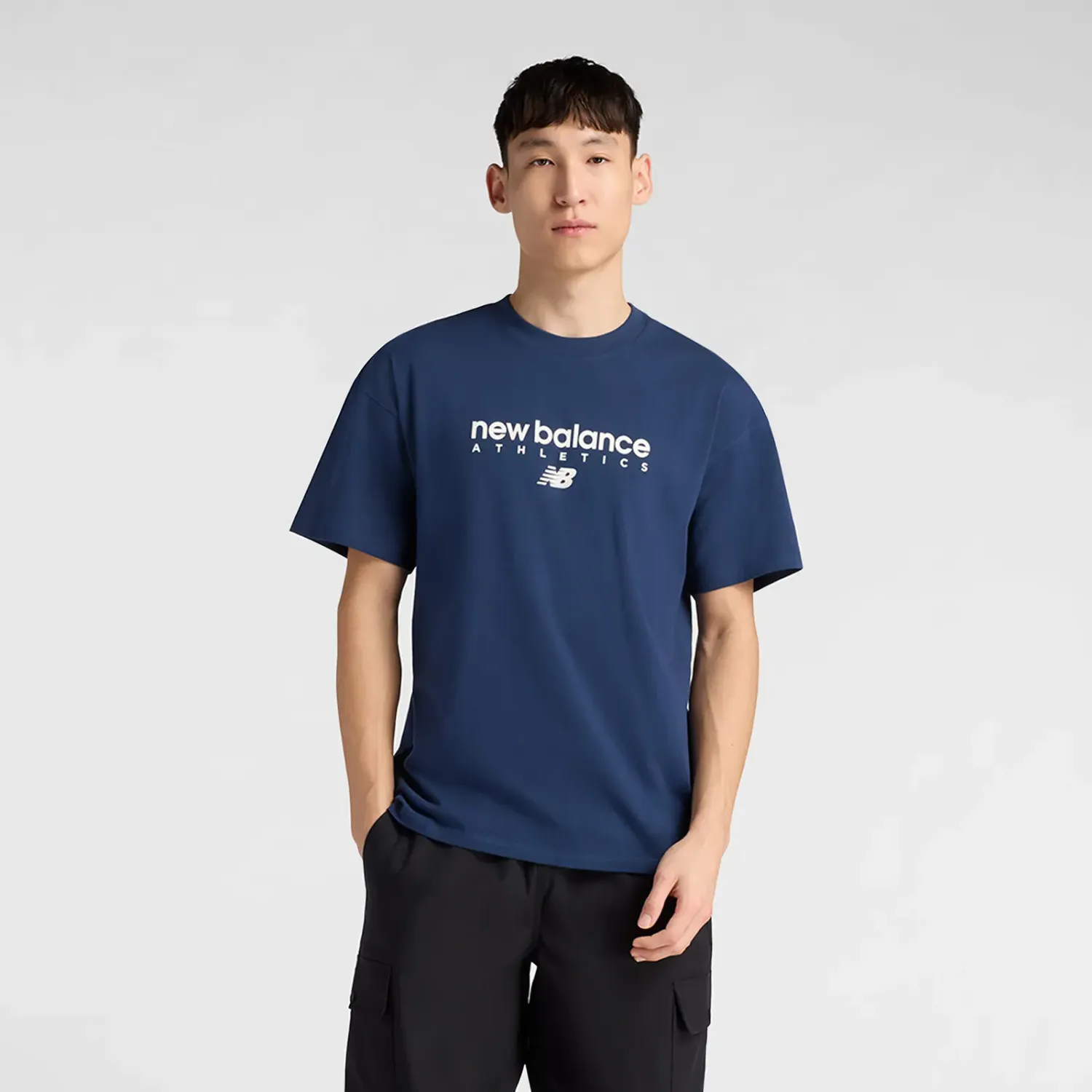Polo New Balance Deportiva Hombre Linear Graphic T-Shirt color azul | Platanitos