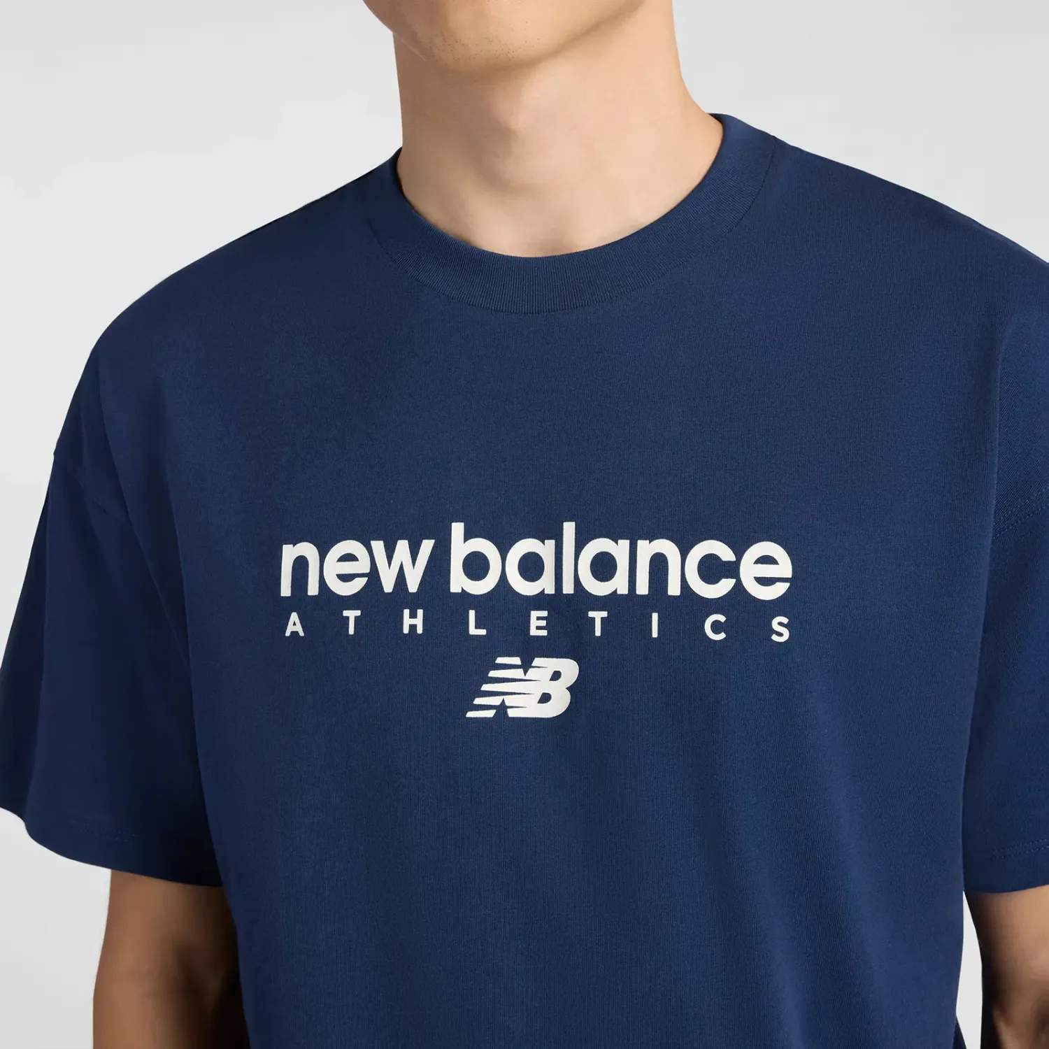 Polo New Balance Deportiva Hombre Linear Graphic T-Shirt color azul | Platanitos