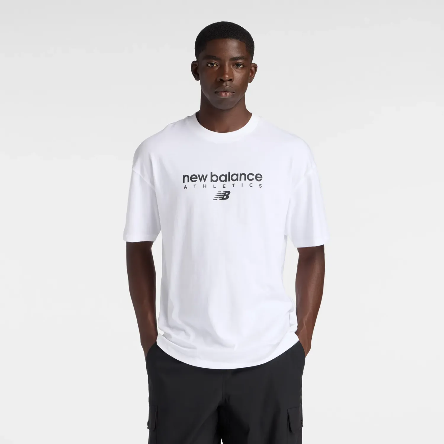 New Balance Polo New Balance Deportiva Hombre Linear Graphic T-Shirt color blanco | Platanitos
