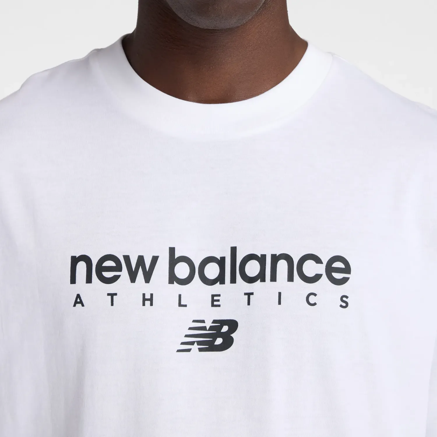 New Balance Polo New Balance Deportiva Hombre Linear Graphic T-Shirt color blanco | Platanitos
