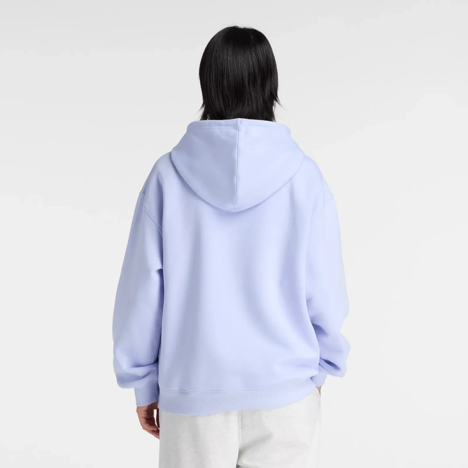 Polera New Balance Deportiva Mujer Linear Heritage Fleece Hoodie color lavanda | Platanitos