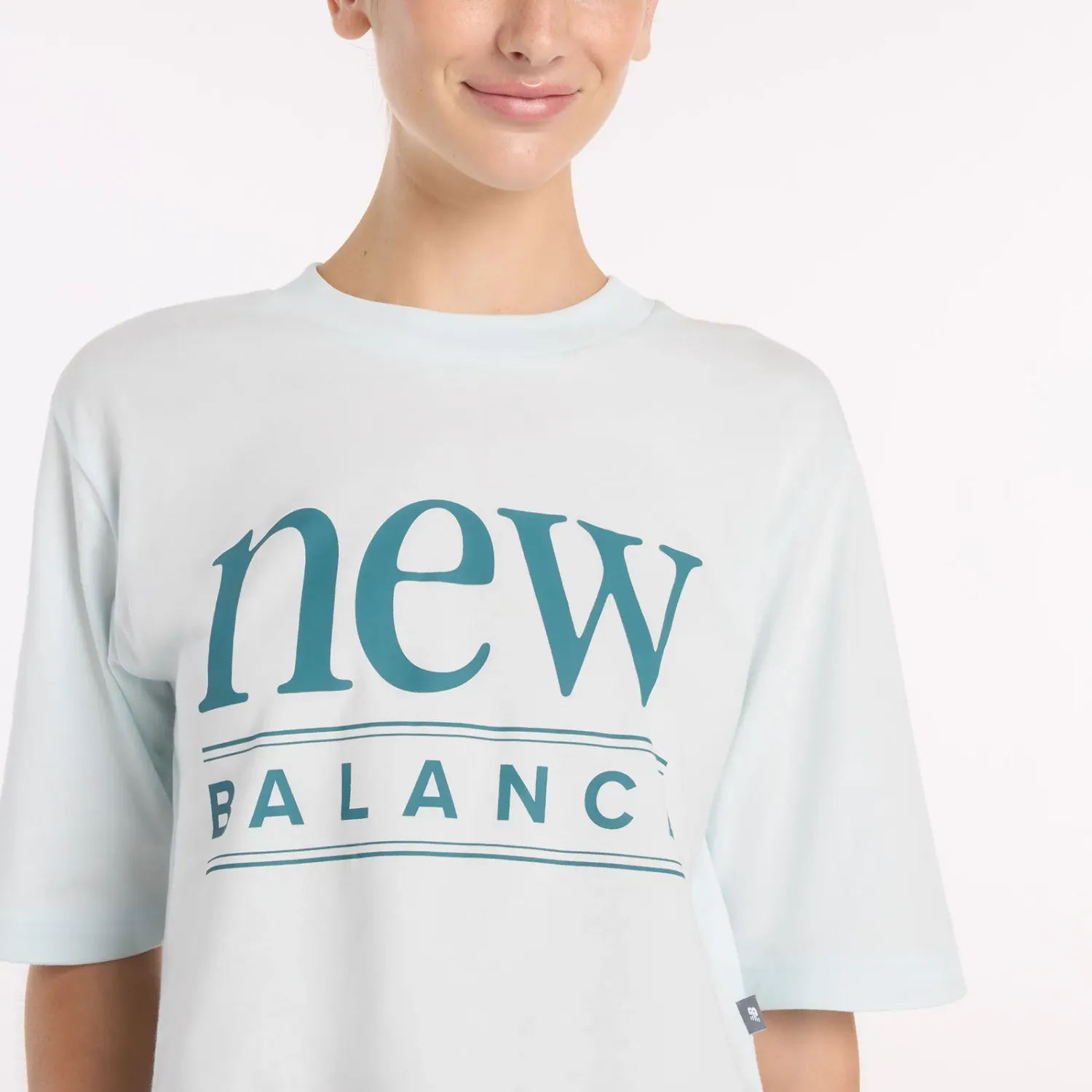 Polo New Balance Deportiva Mujer Reimagined Relaxed T-Shirt color menta | Platanitos