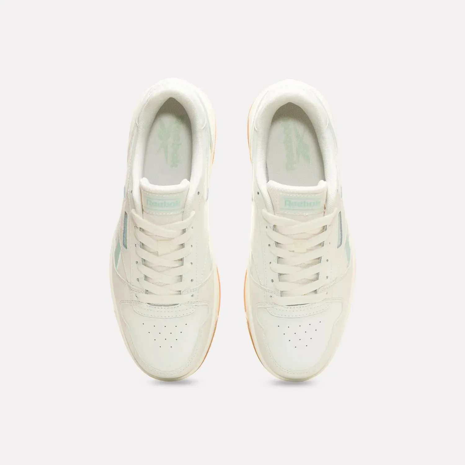 Zapatillas Reebok Urbanas Mujer Match Prime V2 color blanco | Platanitos