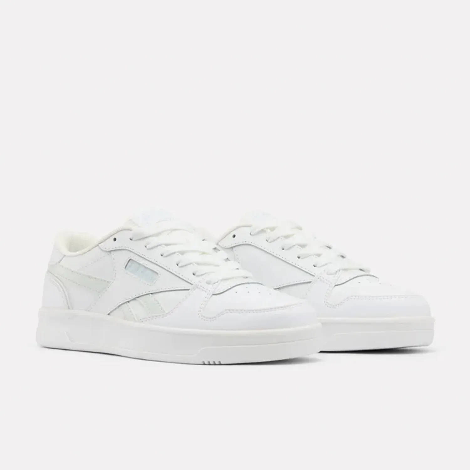 Zapatillas Reebok Urbanas Mujer Match Prime V2 color blanco | Platanitos