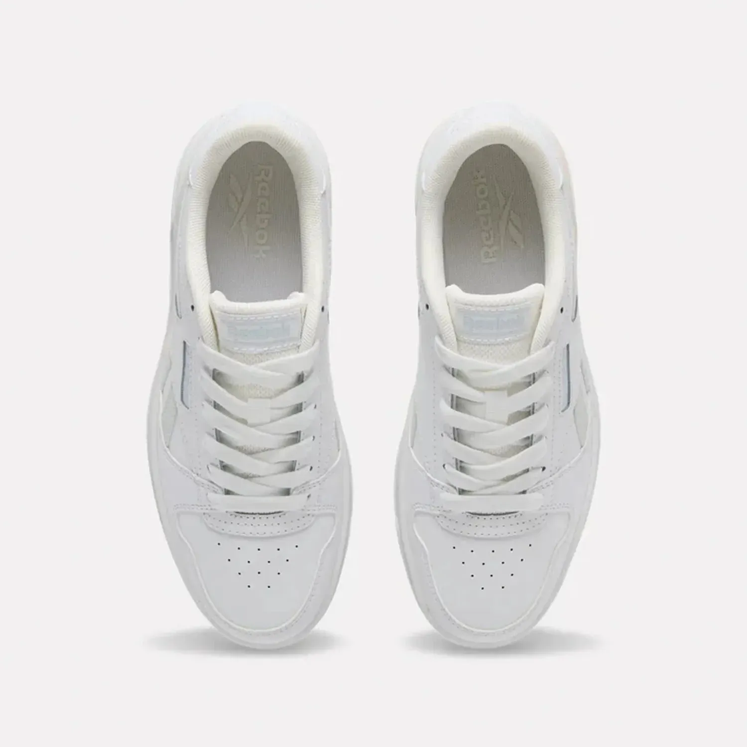 Zapatillas Reebok Urbanas Mujer Match Prime V2 color blanco | Platanitos