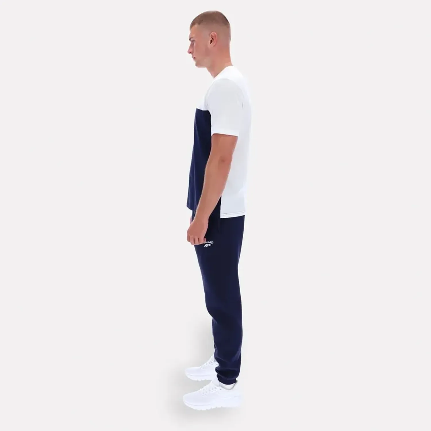 Reebok Pantalon Reebok Deportiva Hombre Andre Small Logo Cuffed color azul | Platanitos