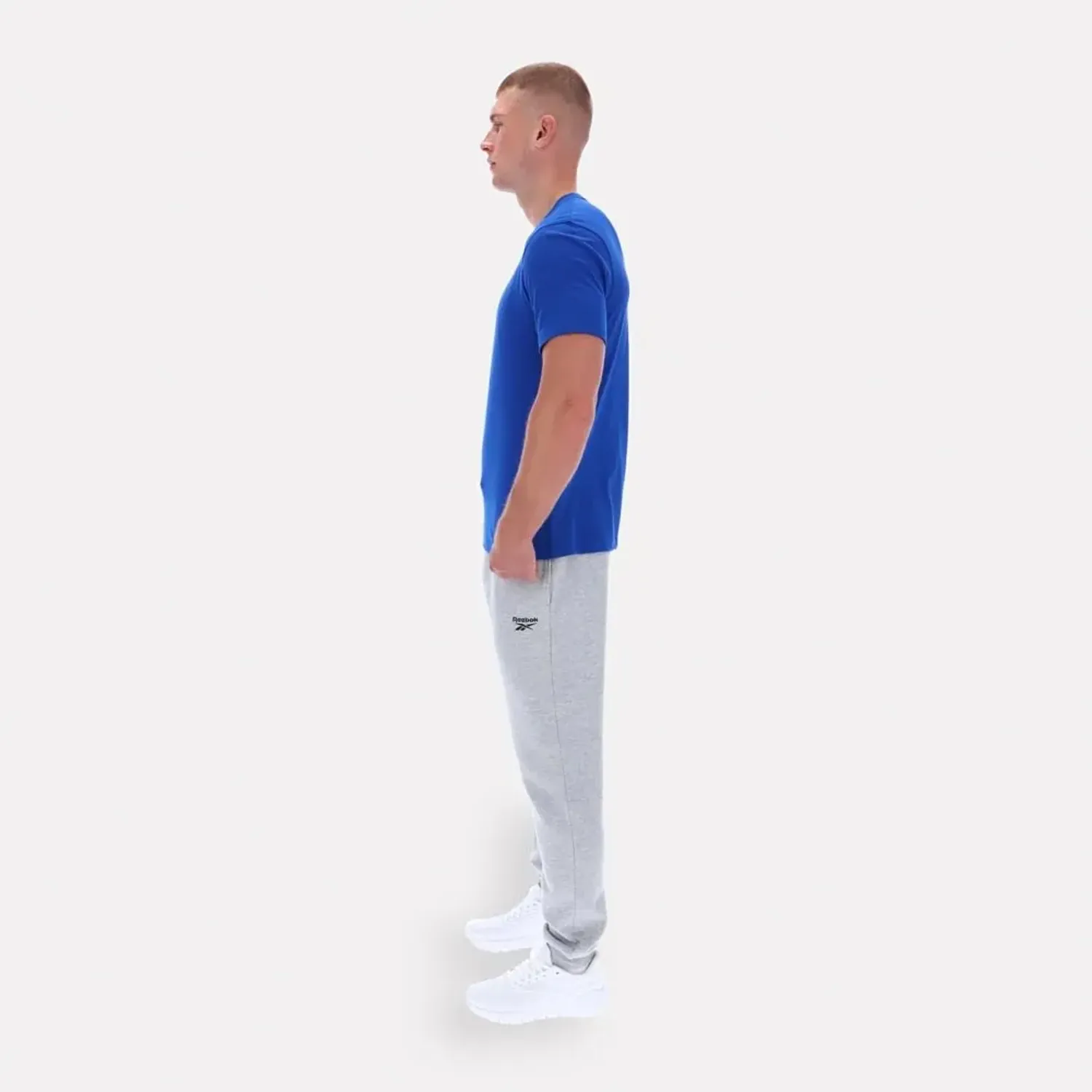 Reebok Pantalon Reebok Deportiva Hombre Andre Small Logo Cuffed color gris | Platanitos