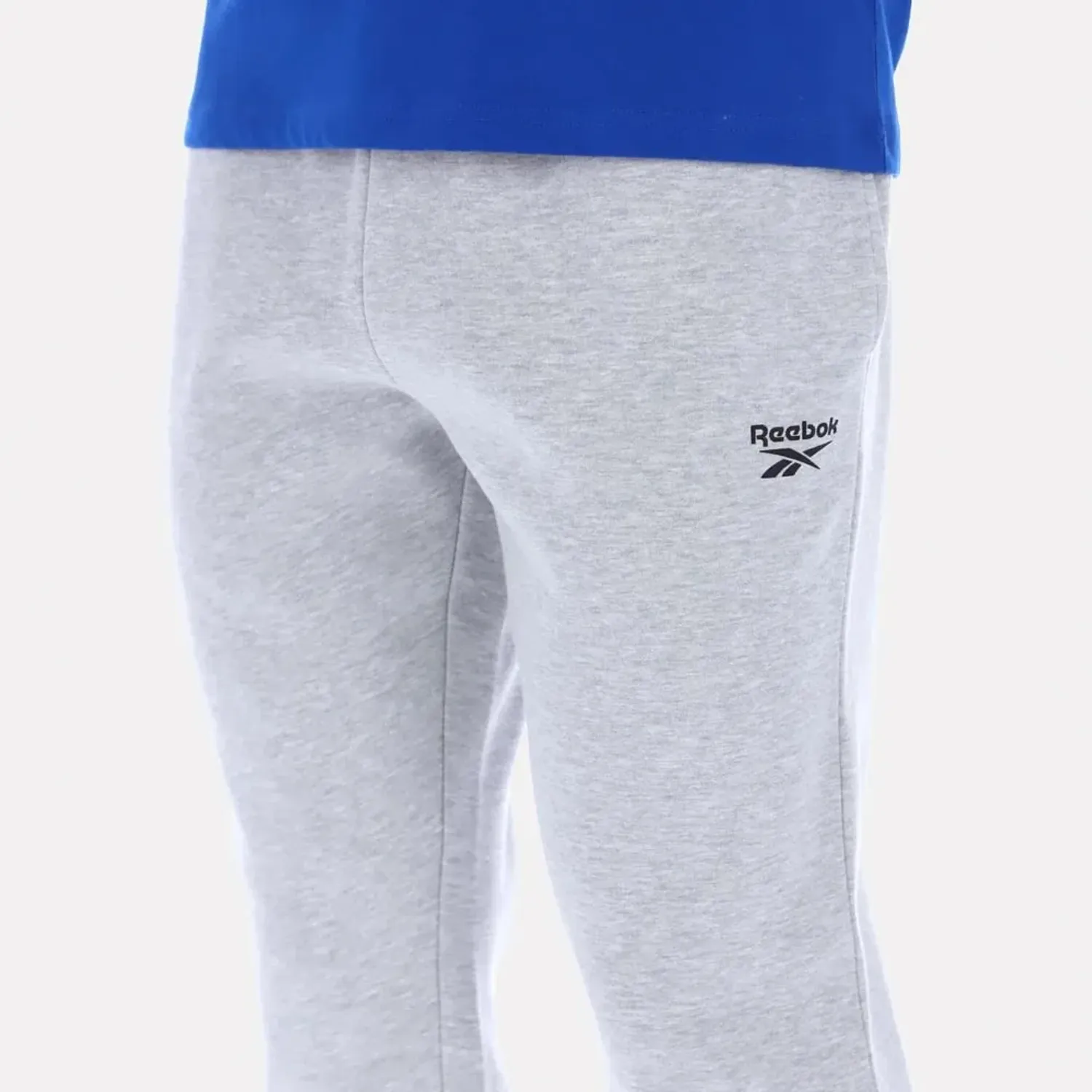 Reebok Pantalon Reebok Deportiva Hombre Andre Small Logo Cuffed color gris | Platanitos