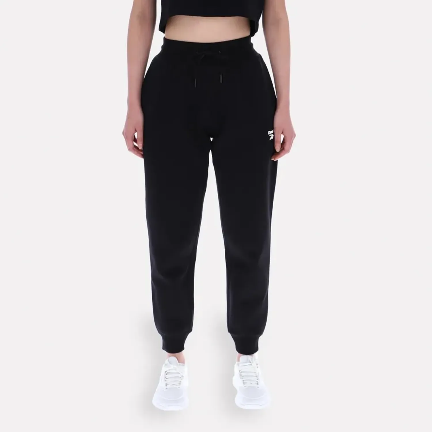 Jogger Reebok Deportiva Mujer Erika Cuffed Jogger color negro | Platanitos